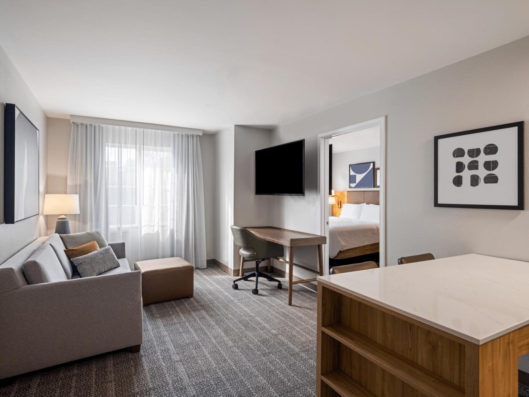 One Bedroom Suite with One Queen Bed