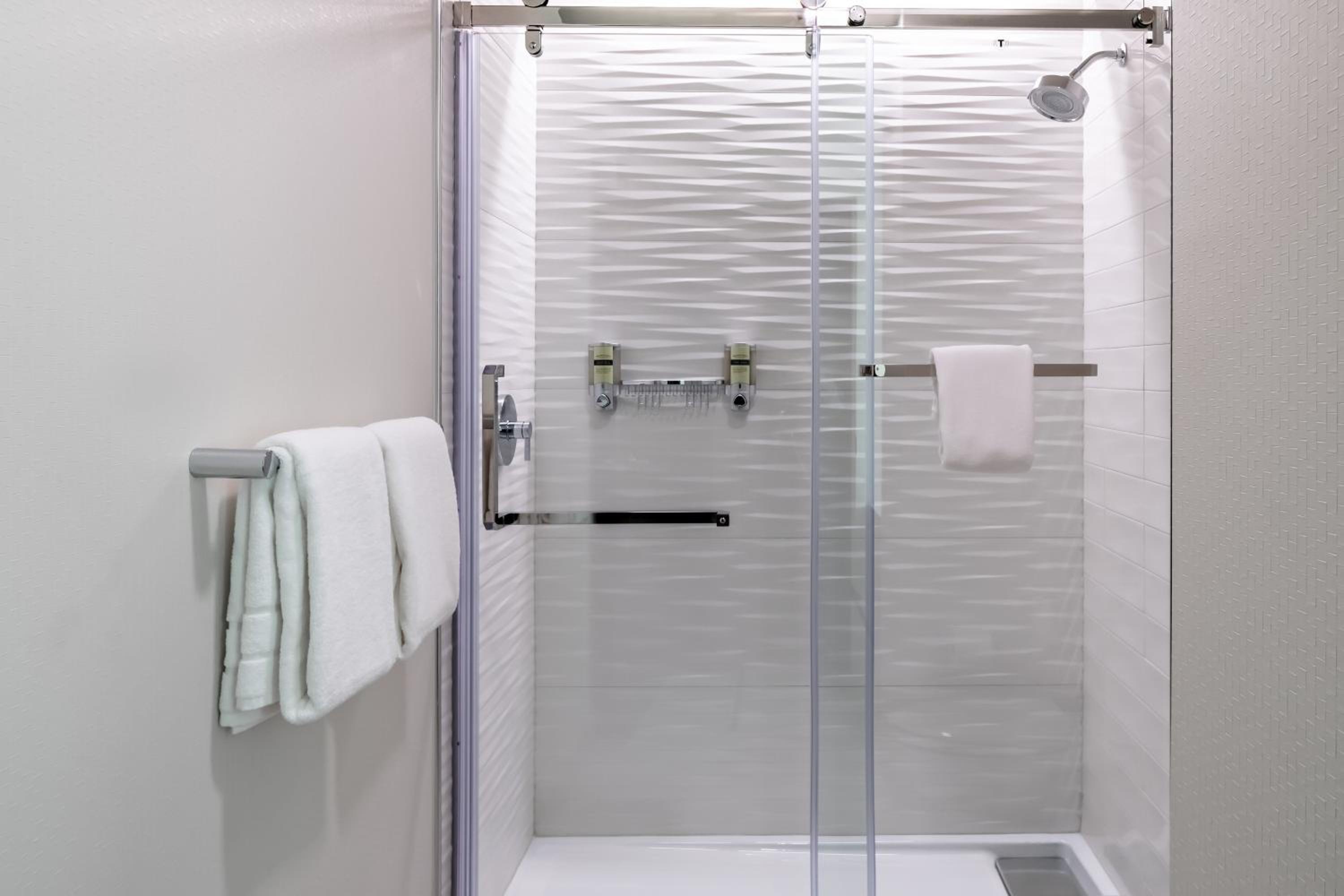 Guest Room, Full Kitchen, Studio, 1 King (Mobility & Hearing Accessible w/ Roll-in Shower)