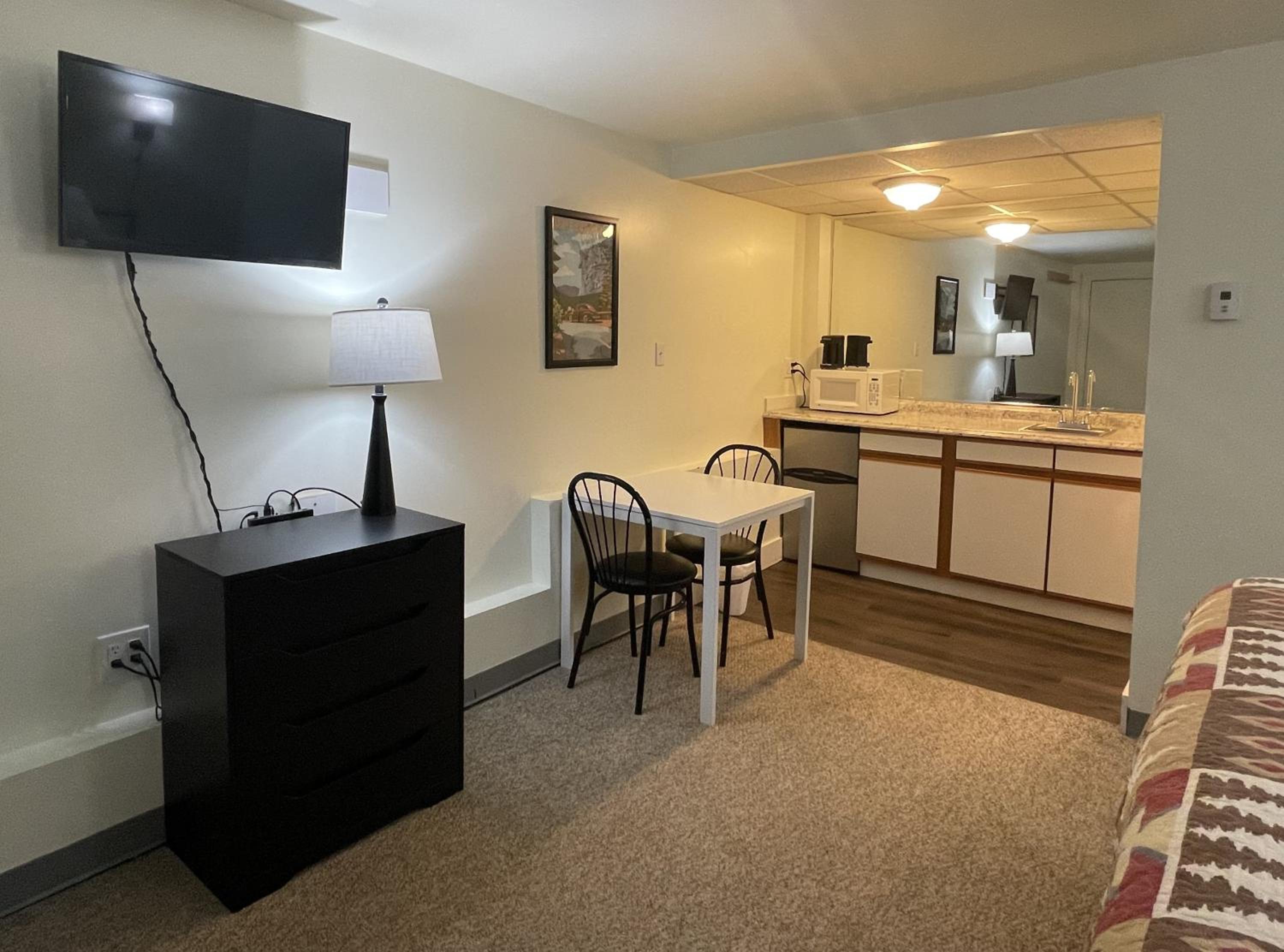 Standard King Room photo 3