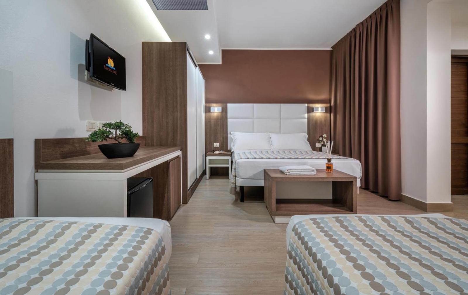 Quadruple Room (2 Adults + 2 Children) photo 1