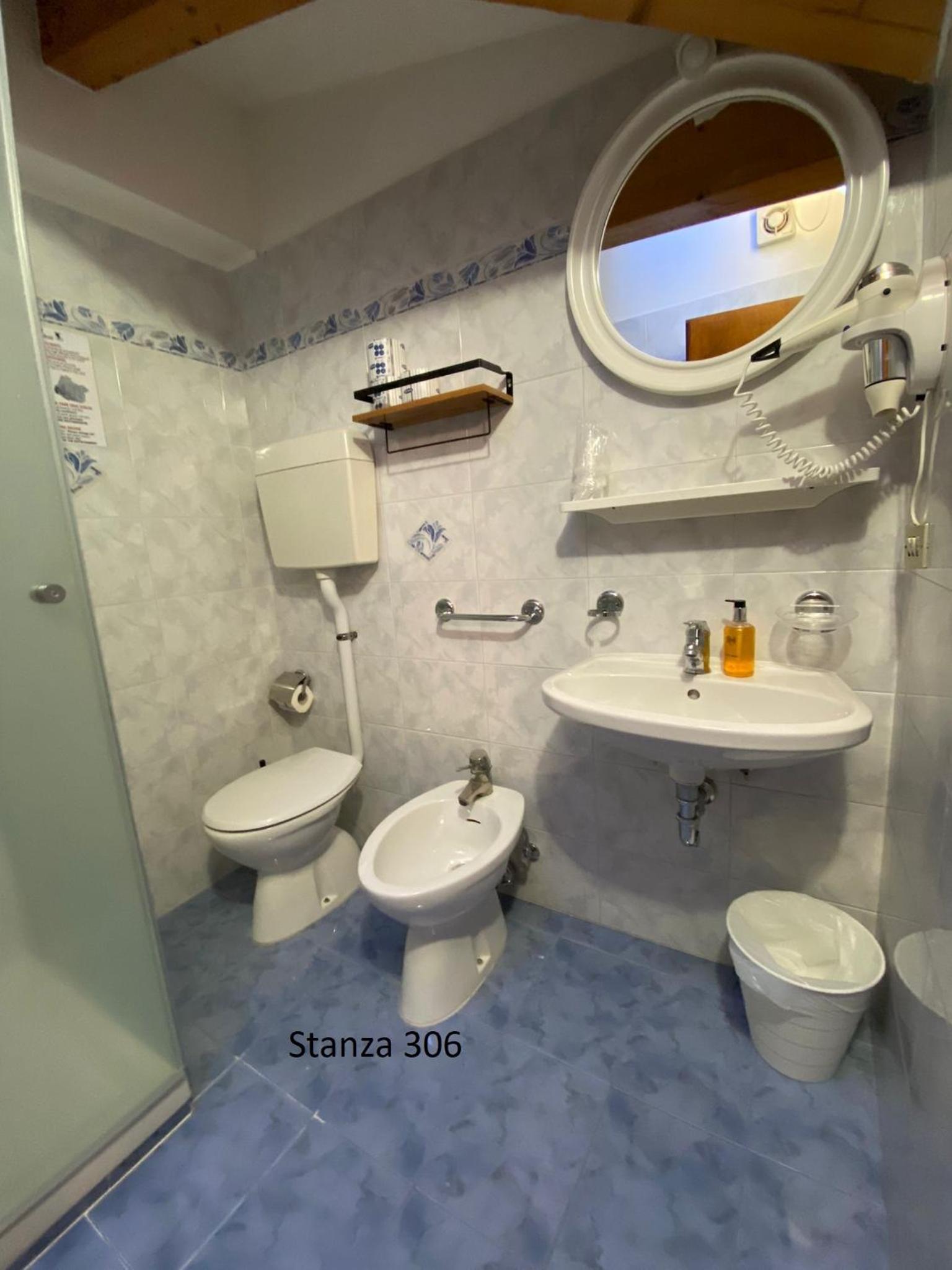 Standard Quadruple Room - Photo 56