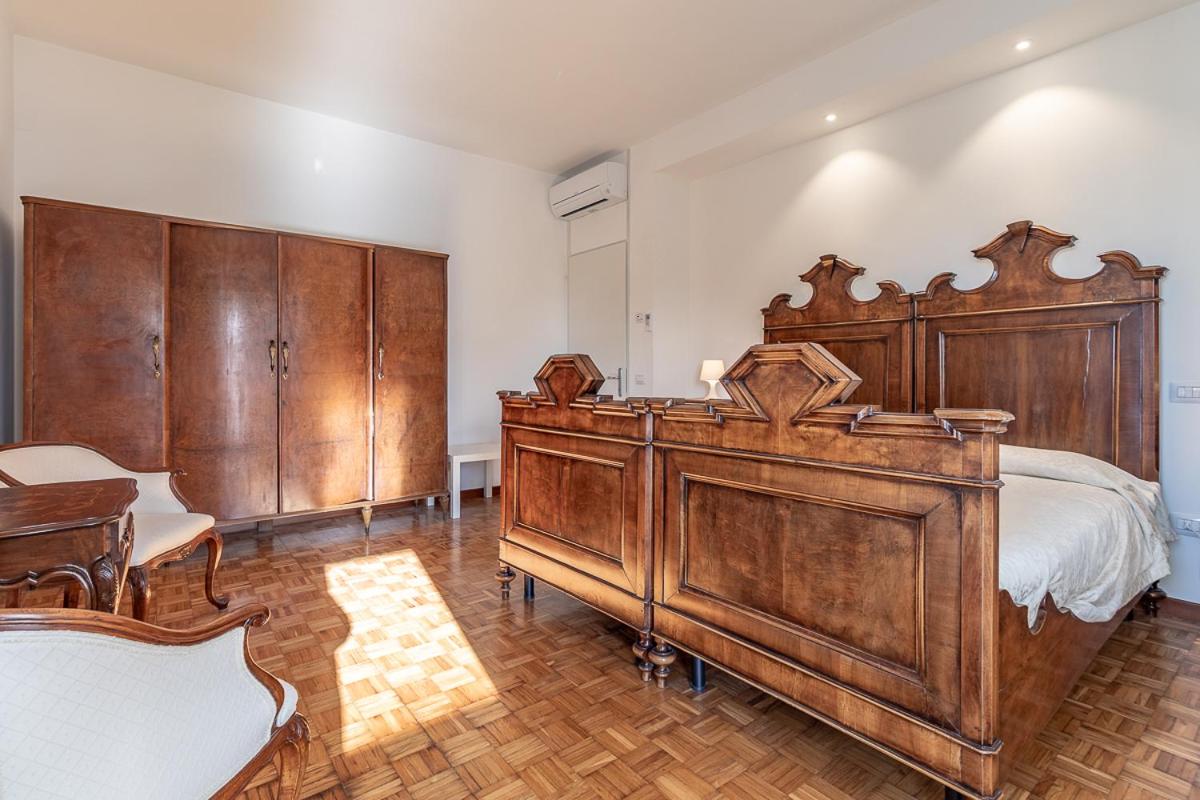Double or Twin Room with Private Bathroom - Photo 8