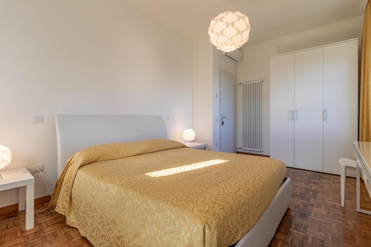 Double Room with Private Bathroom - Photo 2