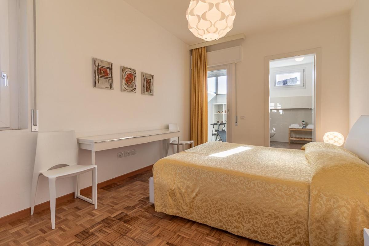 Double Room with Private Bathroom - Photo 3