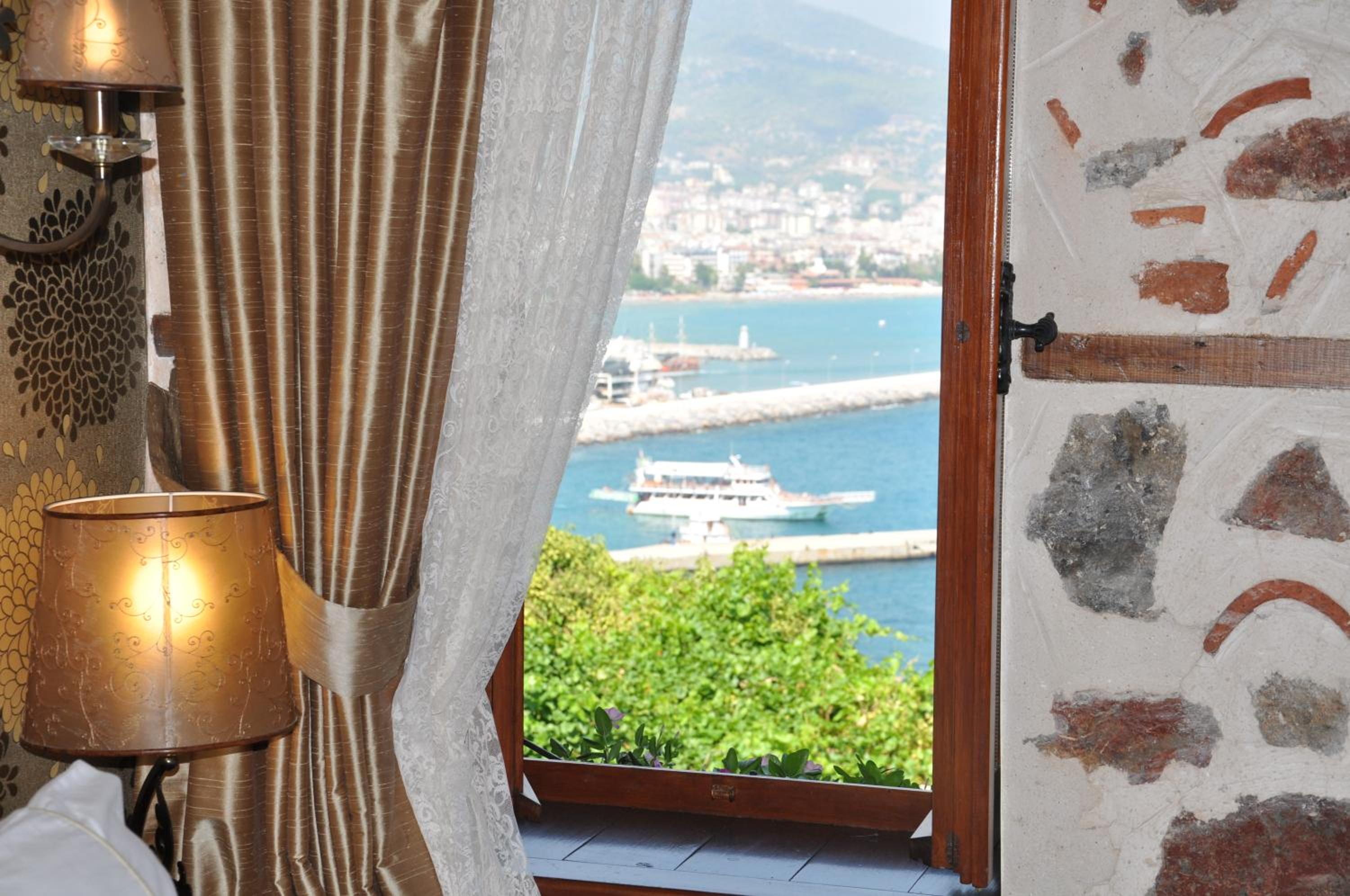 Suite with Sea View - Photo 4