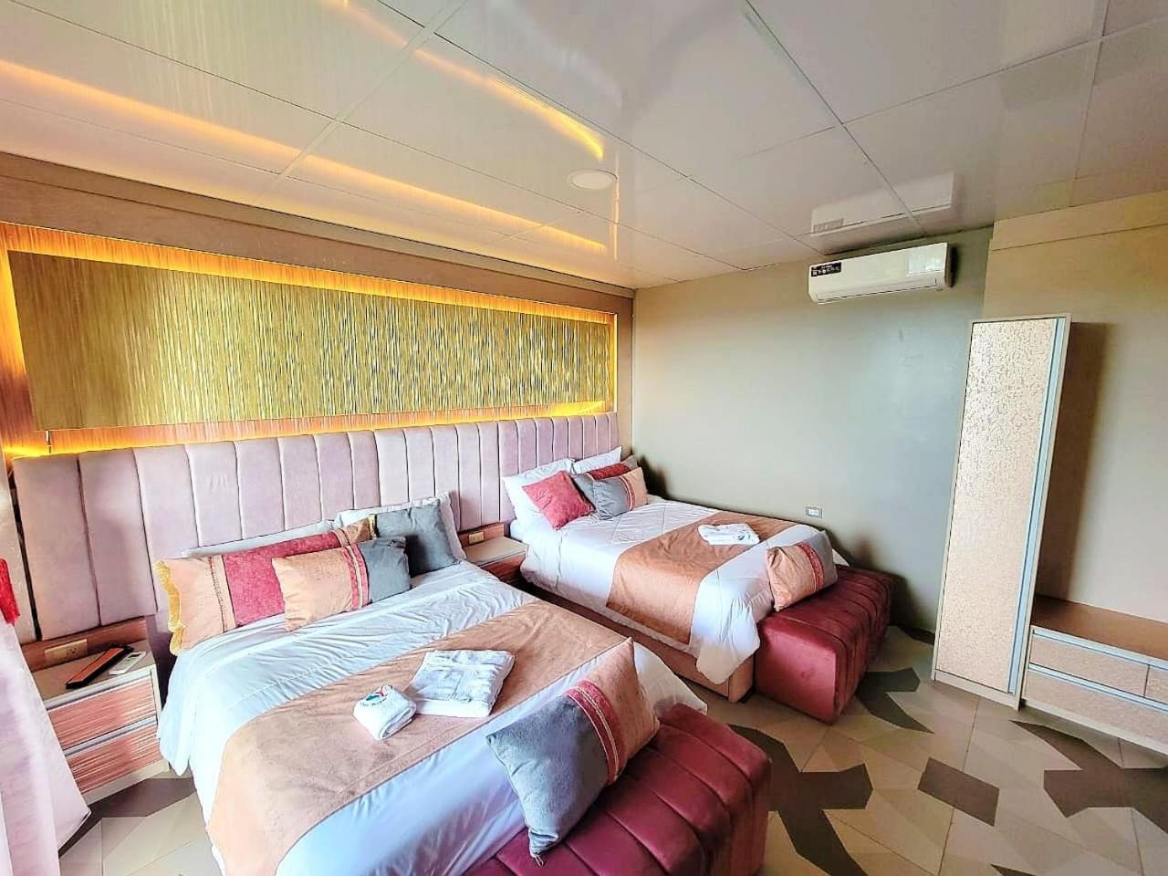 Deluxe Twin Room with Sea View photo 3