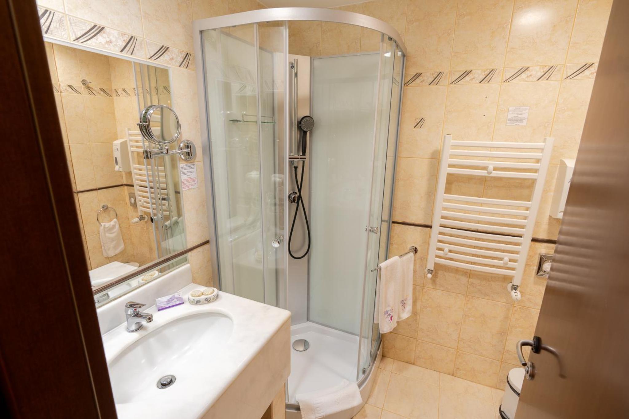 Superior Double or Twin Room - Photo 8
