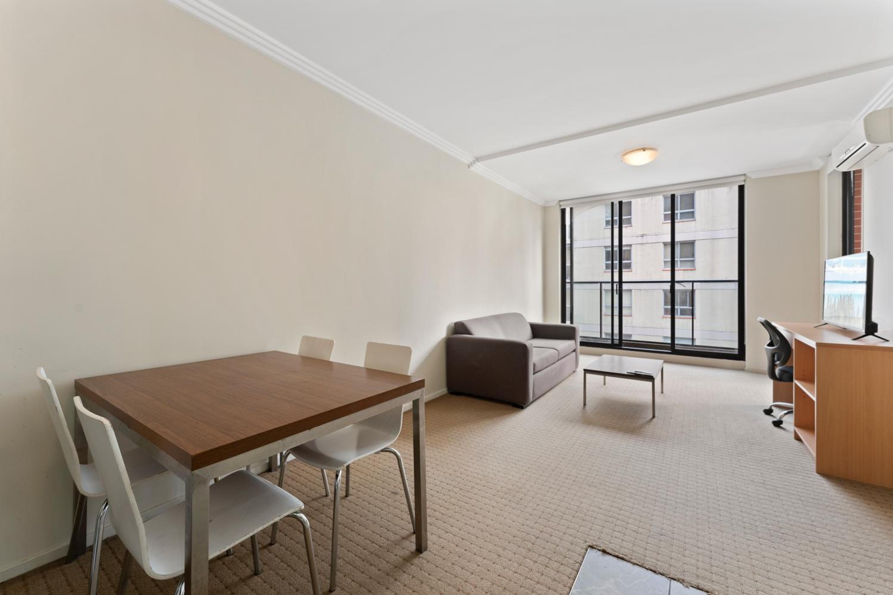 One Bedroom Apartment (Daily Housekeeping)