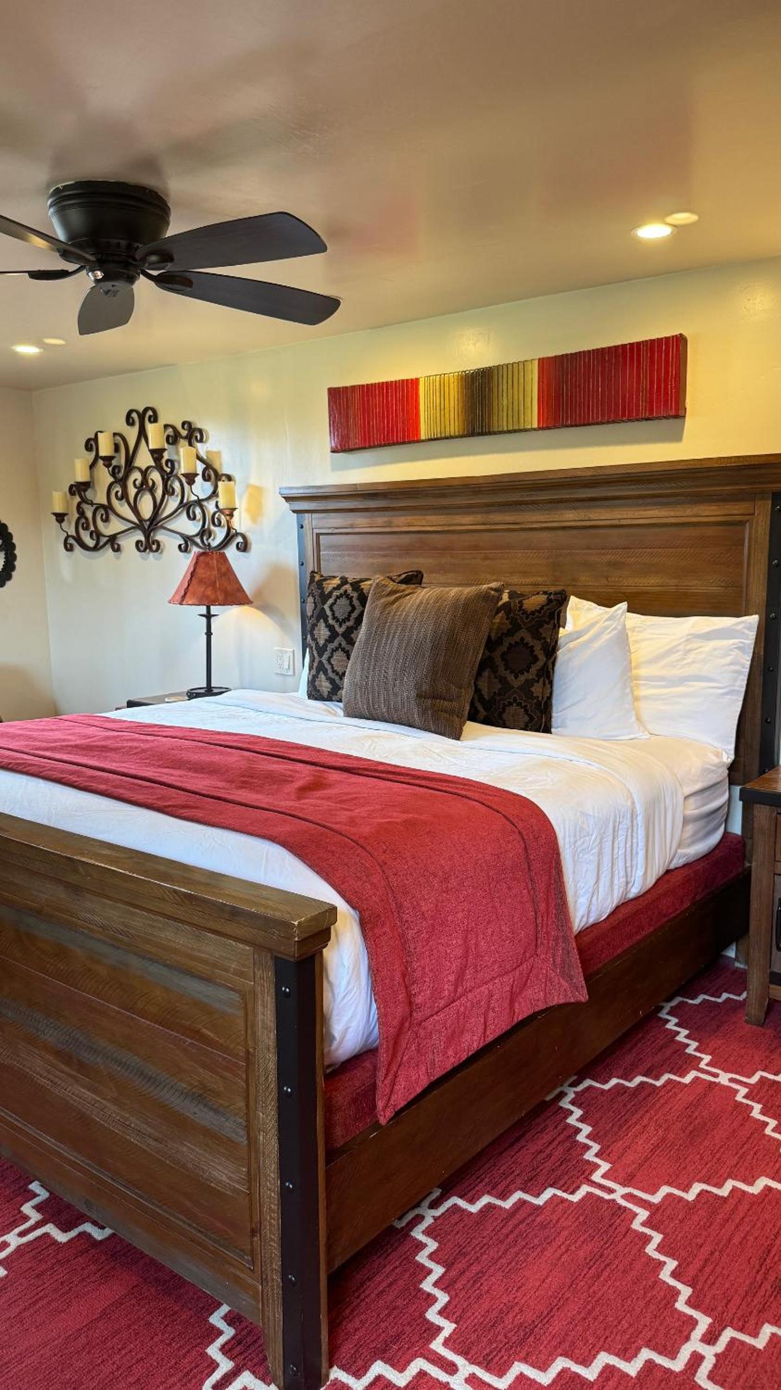 Thunder Mountain - Deluxe King Room - Photo 2