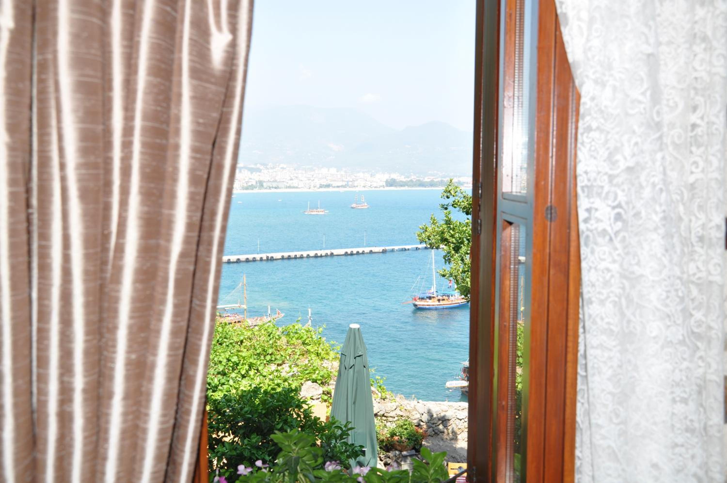 Double Room with Sea View - Photo 2