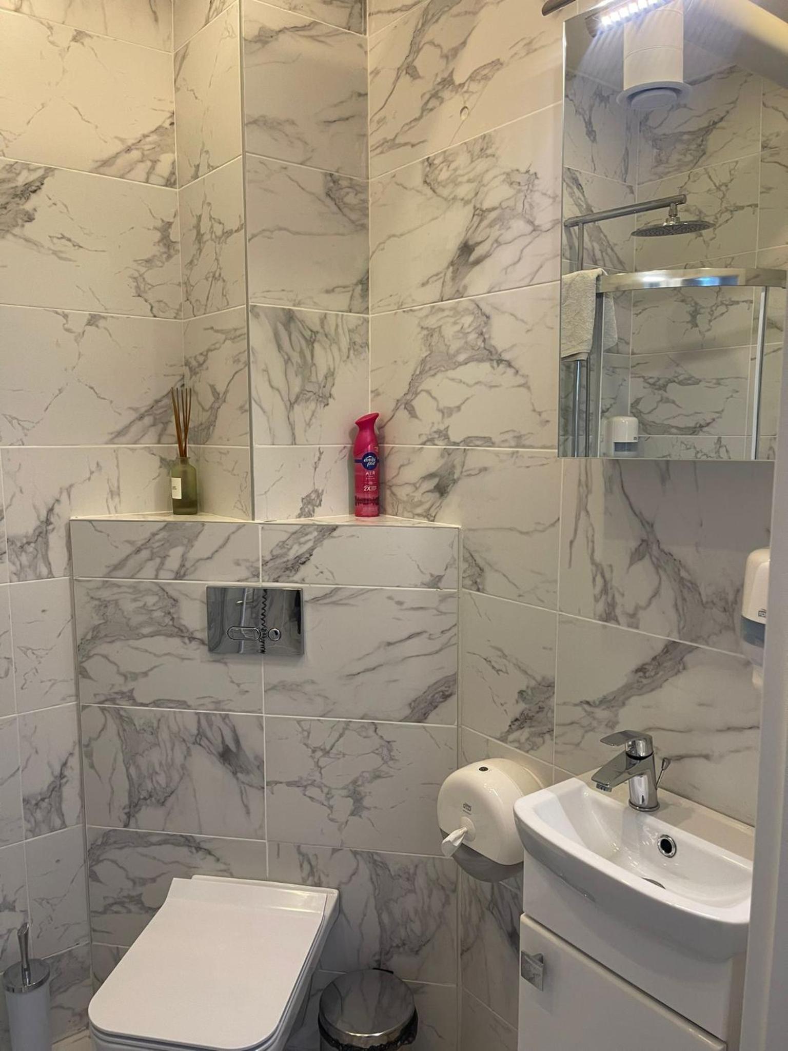 Double Room - Photo 25