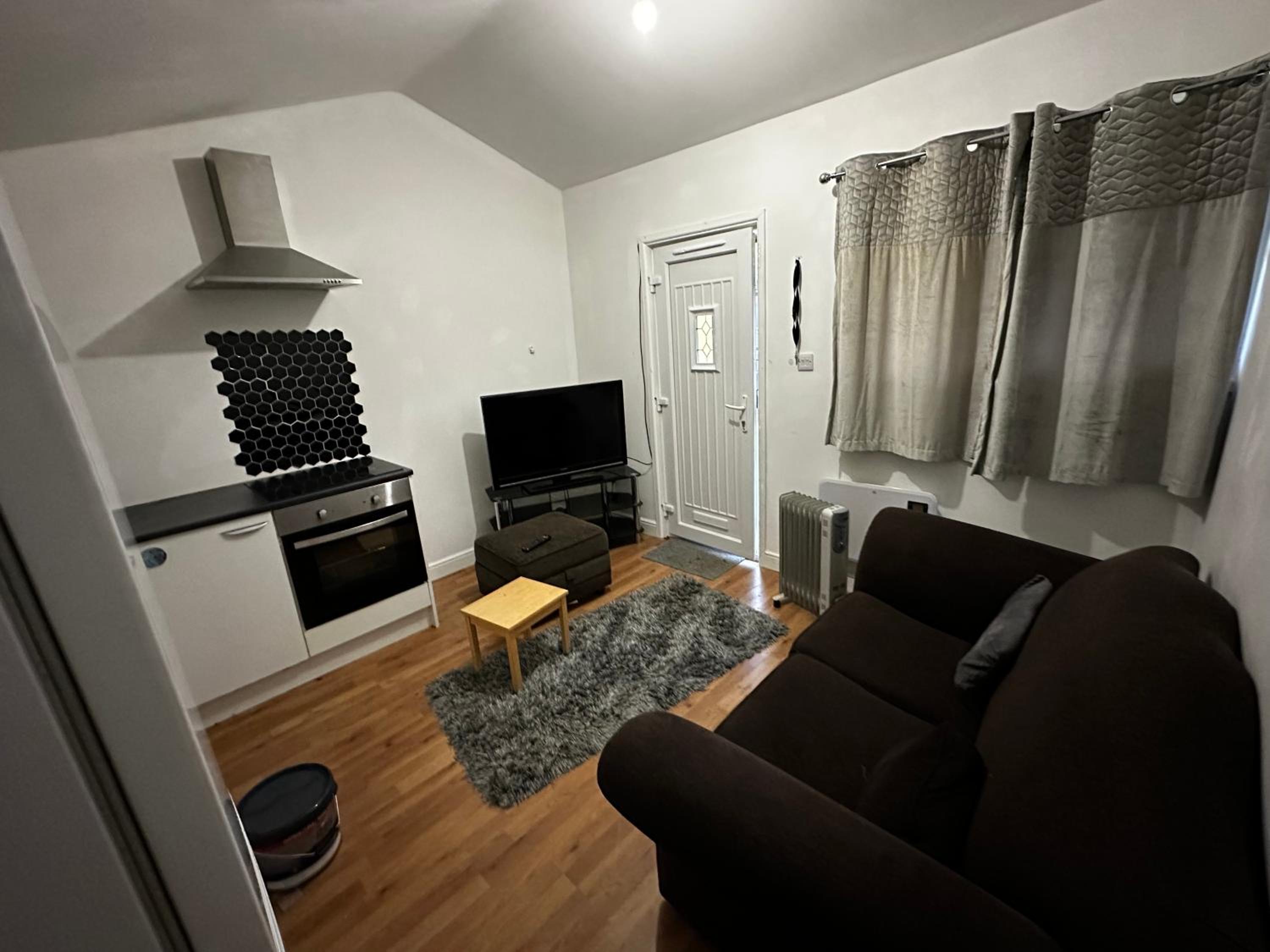 One-Bedroom Apartment photo 1