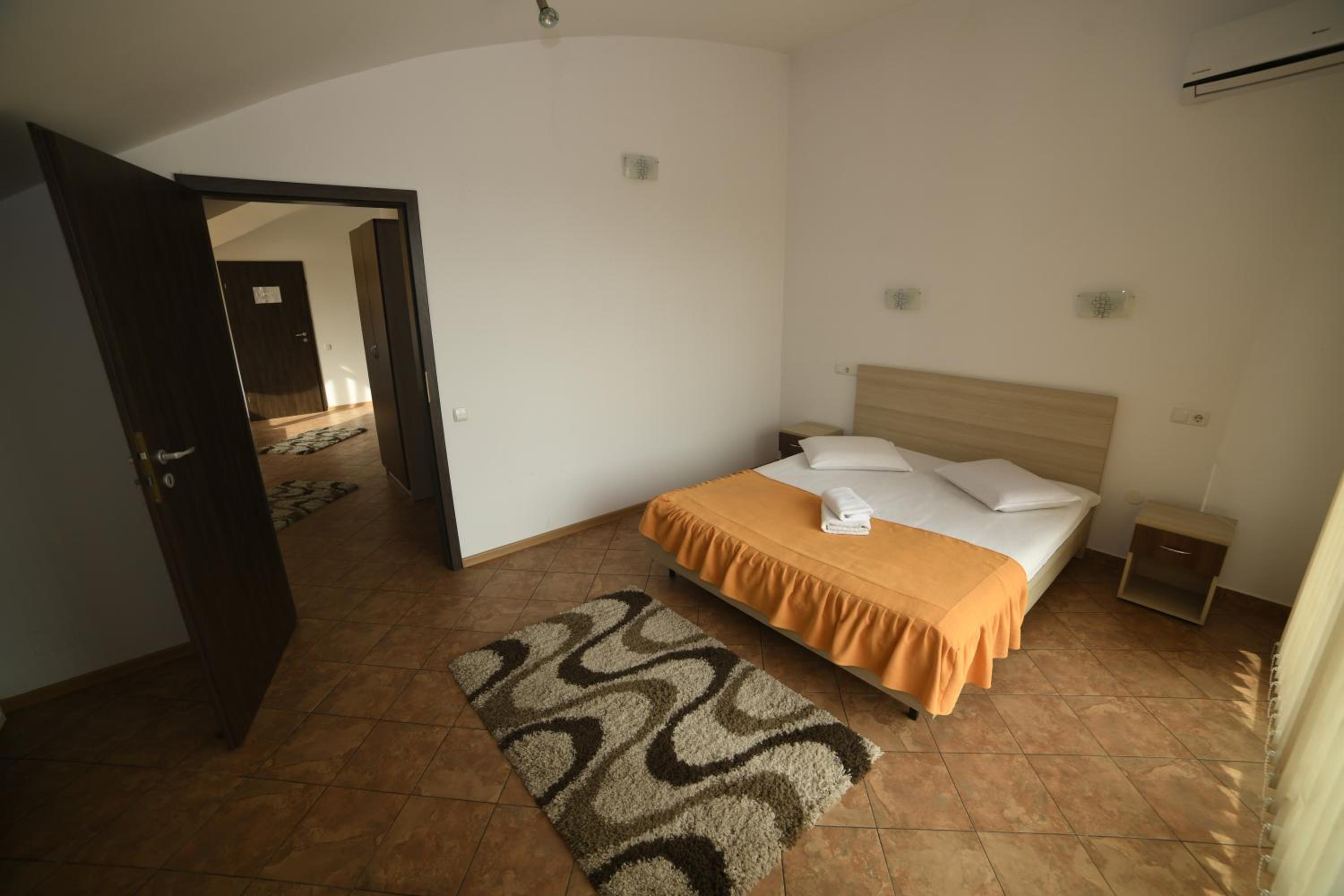 King Studio with Sofa Bed - Photo 1
