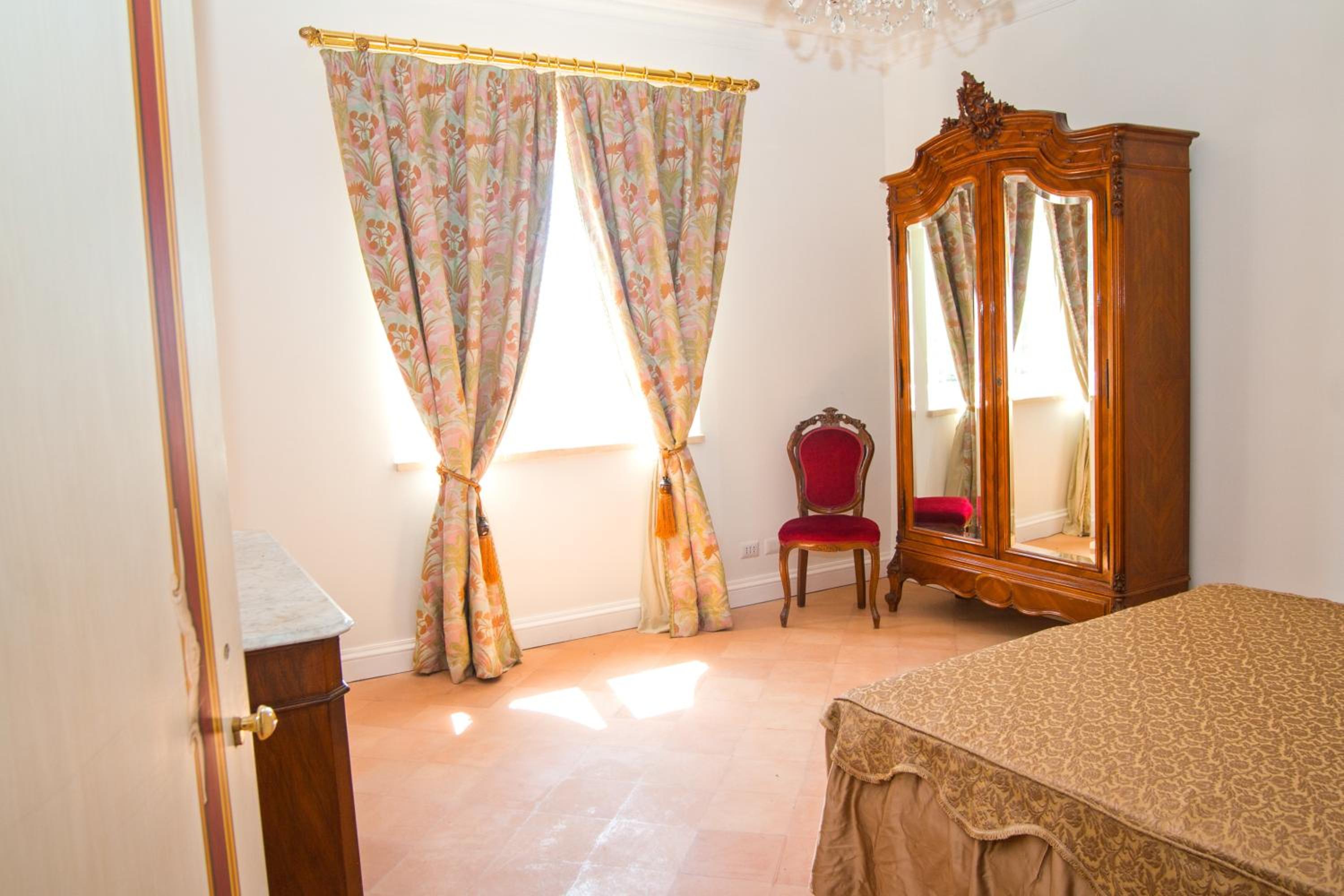 Deluxe Double or Twin Room photo 2