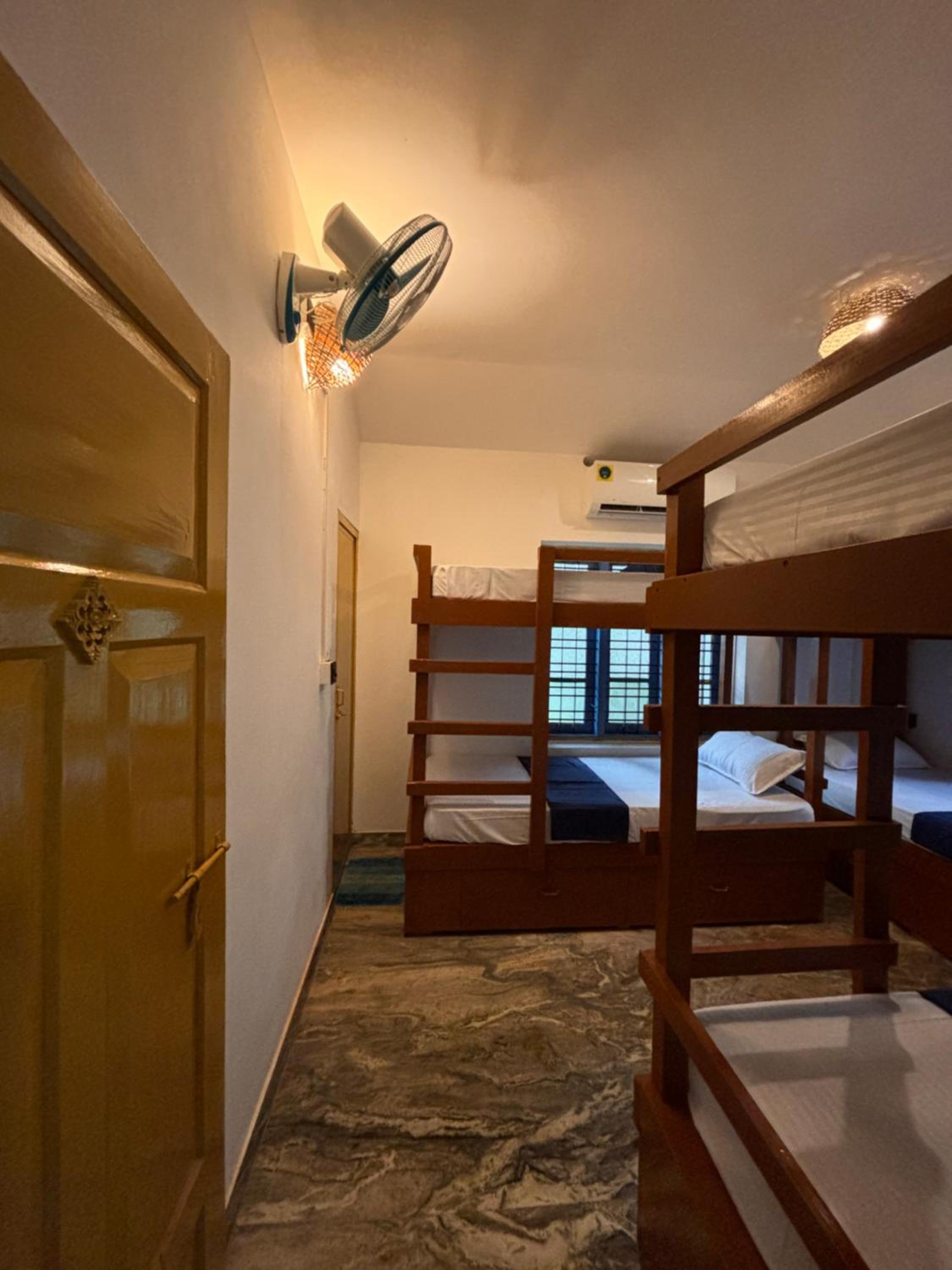 Bed in 6-Bed Mixed Dormitory Room photo 1