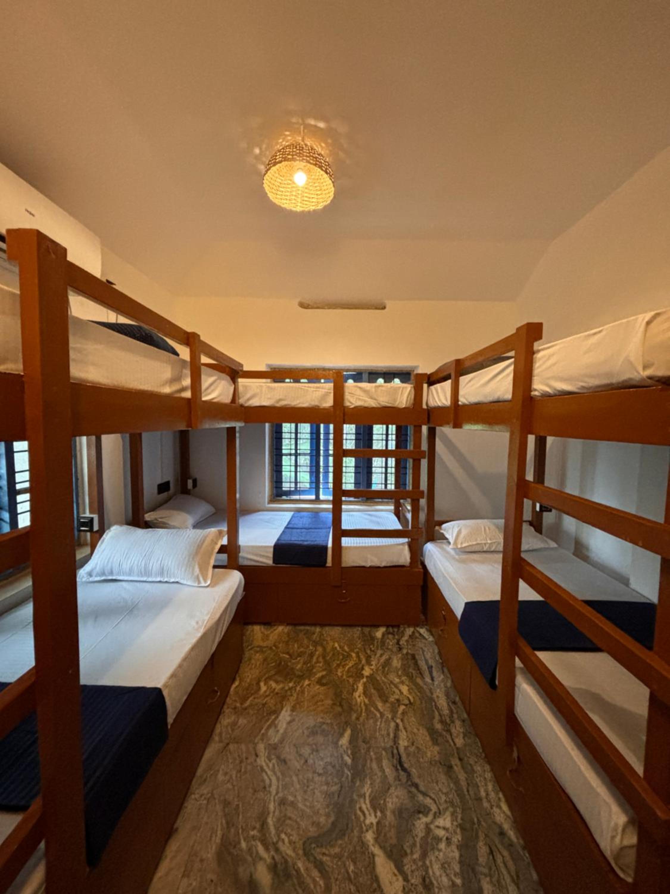 Bed in 6-Bed Mixed Dormitory Room photo 2