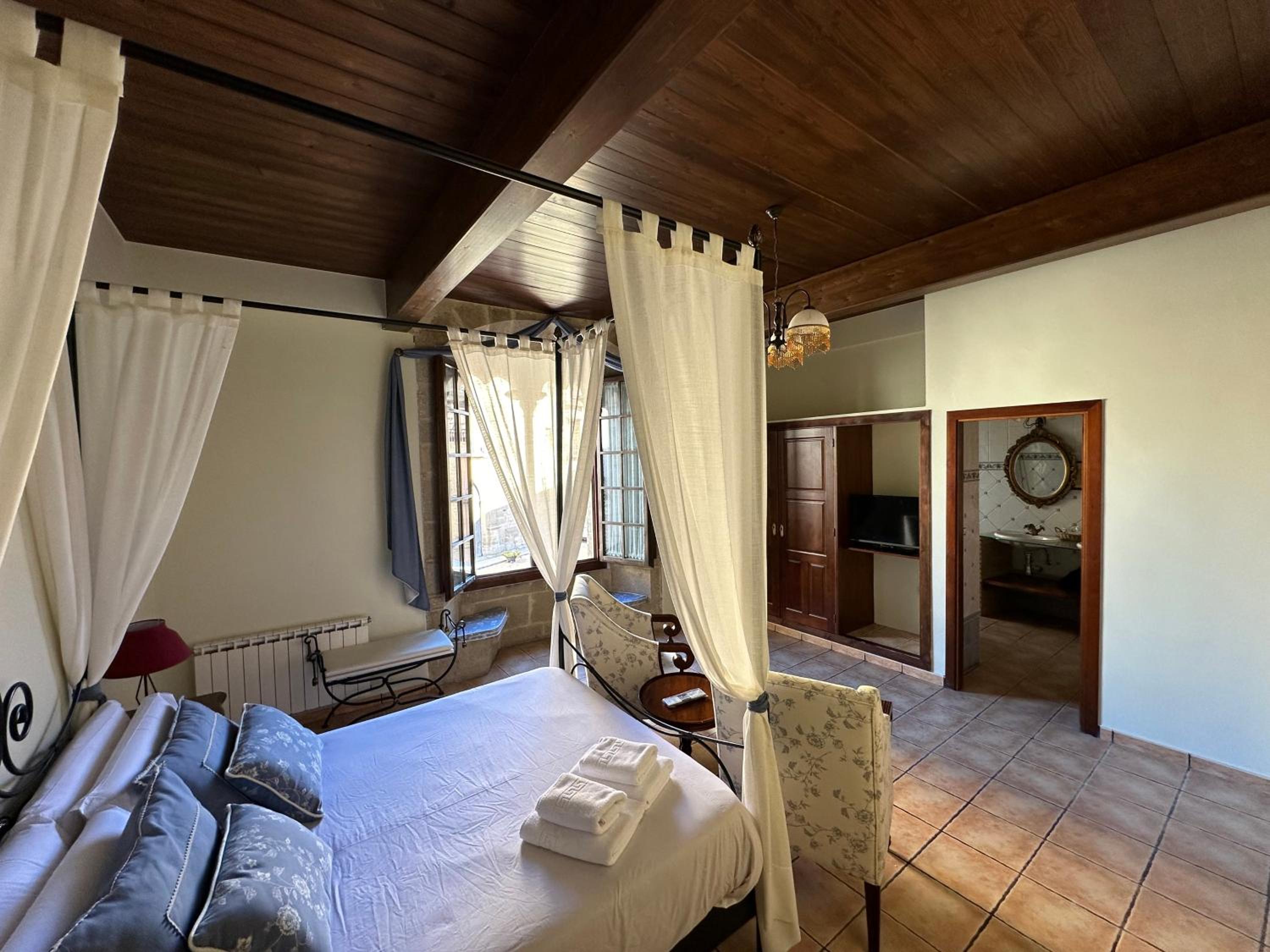 Suite with City View photo 2