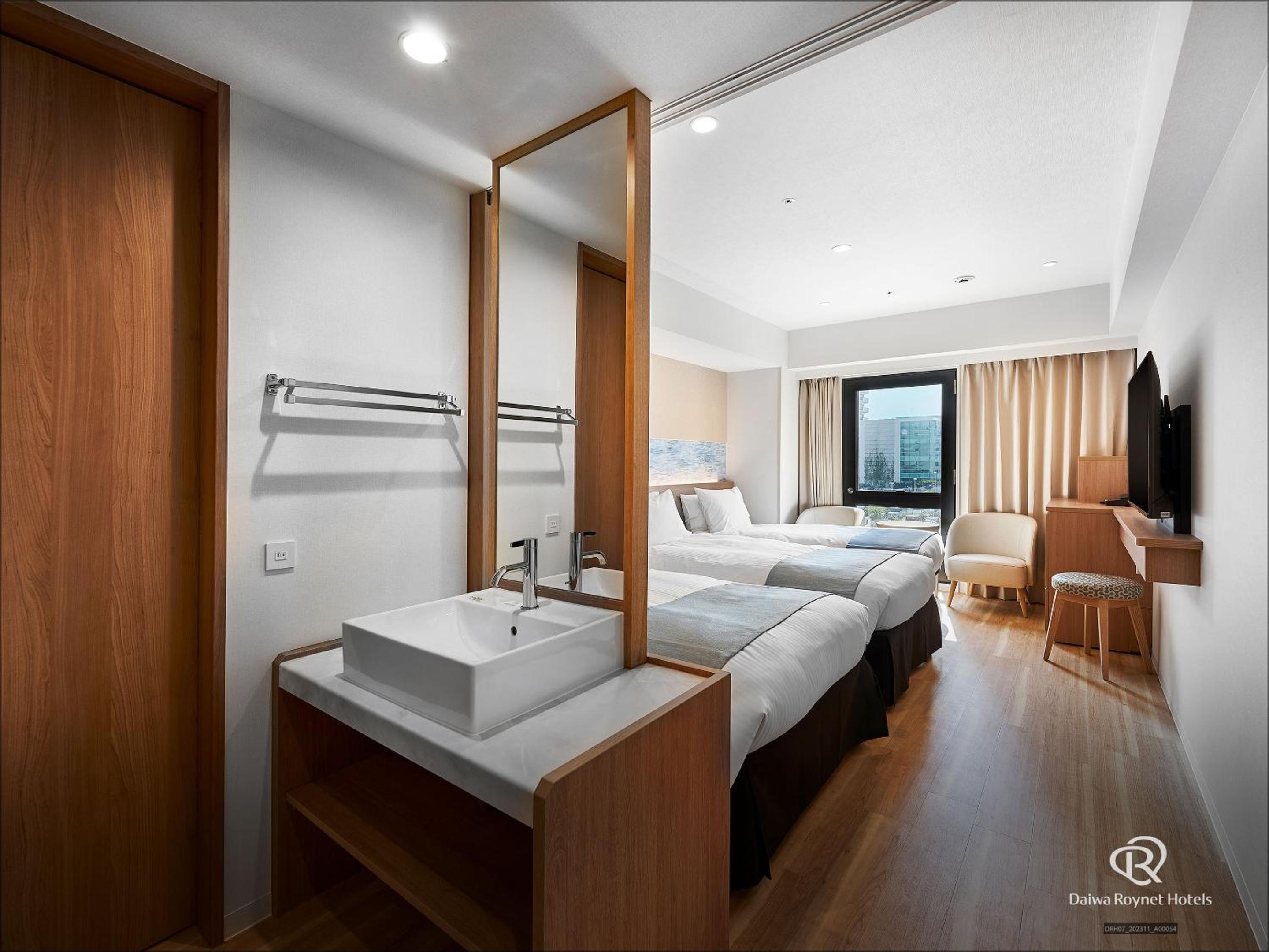 Deluxe Twin Room (1 Adults) - Non-Smoking - Photo 3
