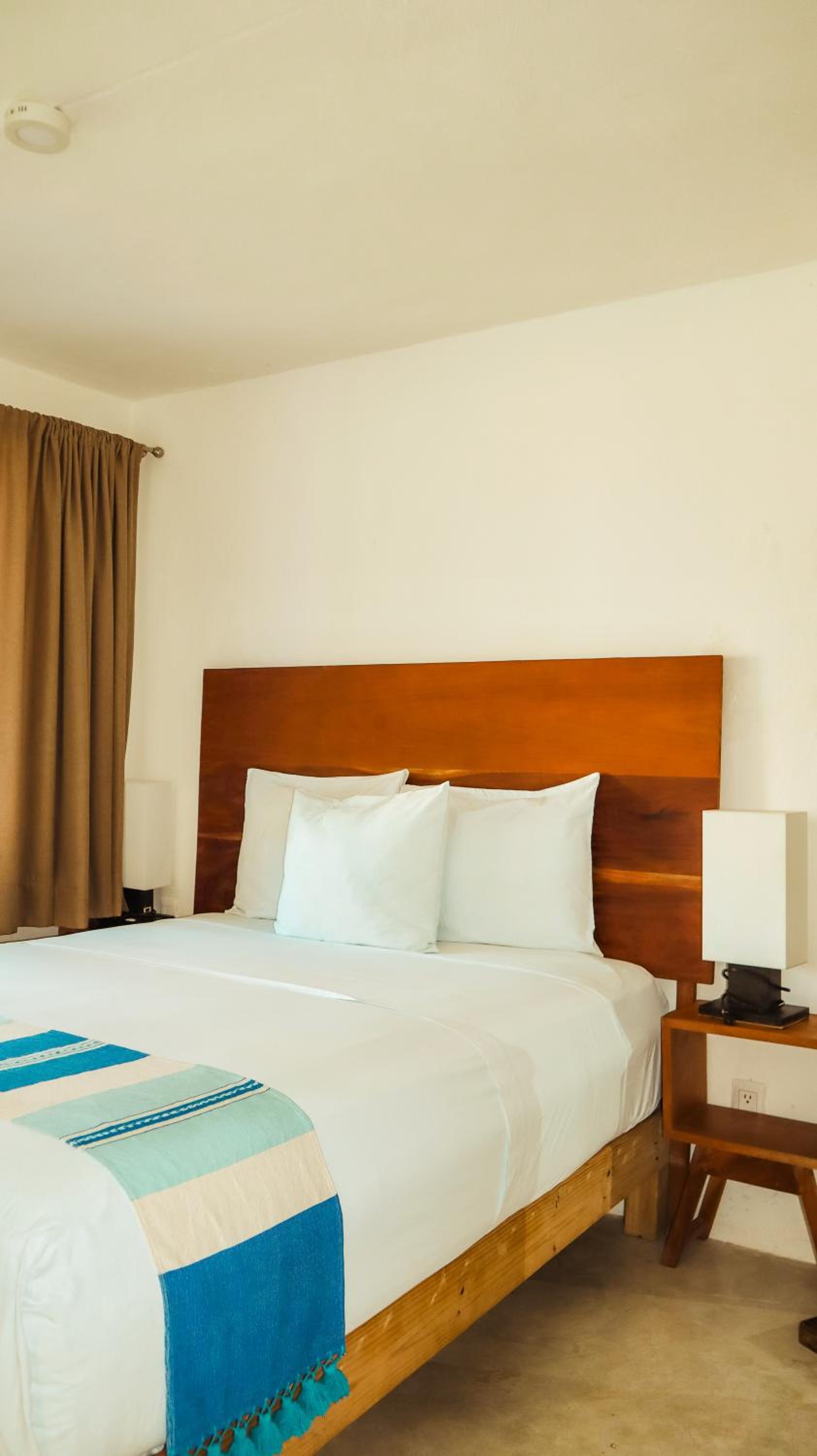 Deluxe Double Room - Photo 13