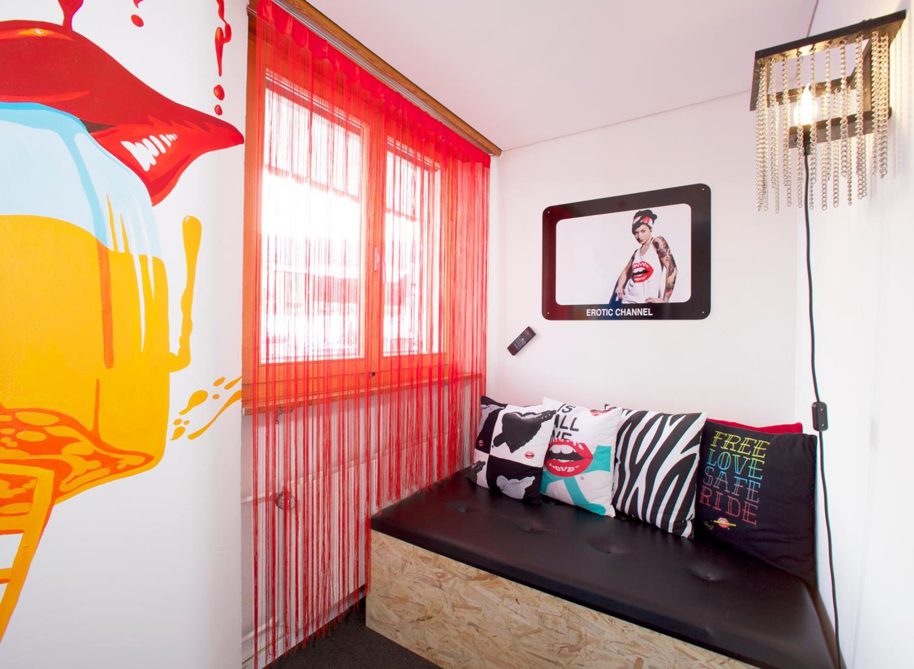 Double Room with Balcony - Photo 23