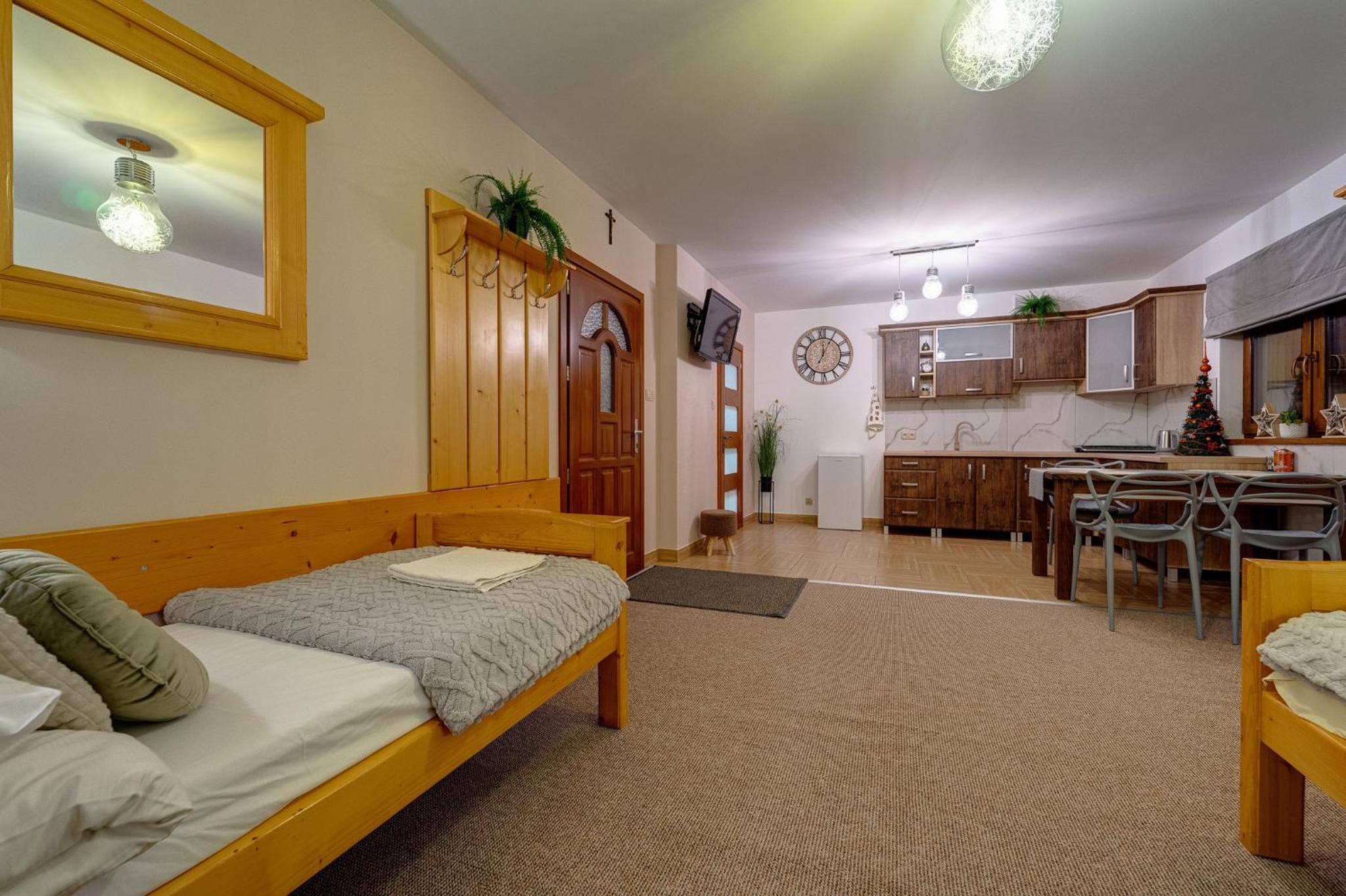 One-Bedroom Apartment - Photo 3