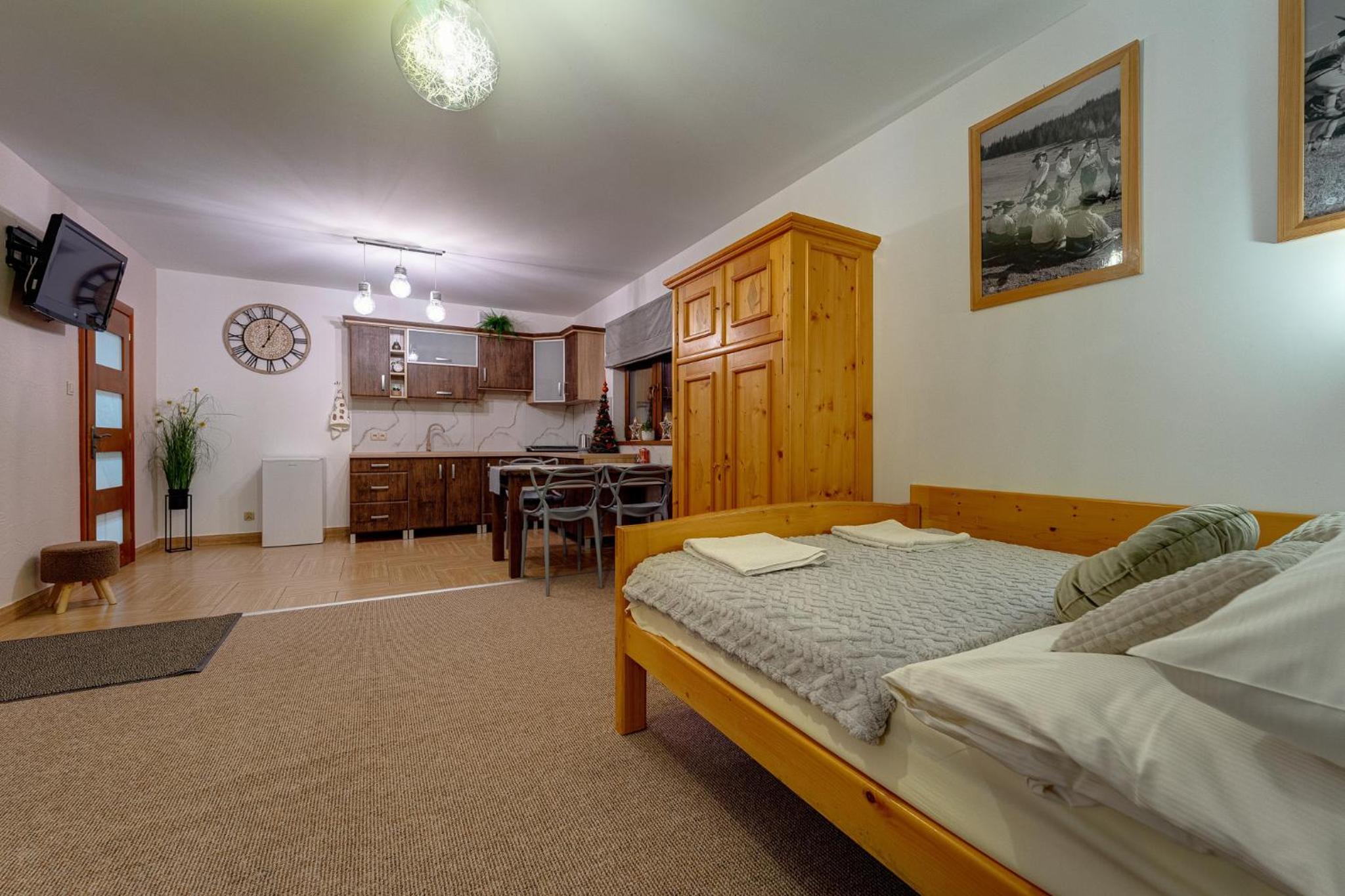 One-Bedroom Apartment - Photo 8