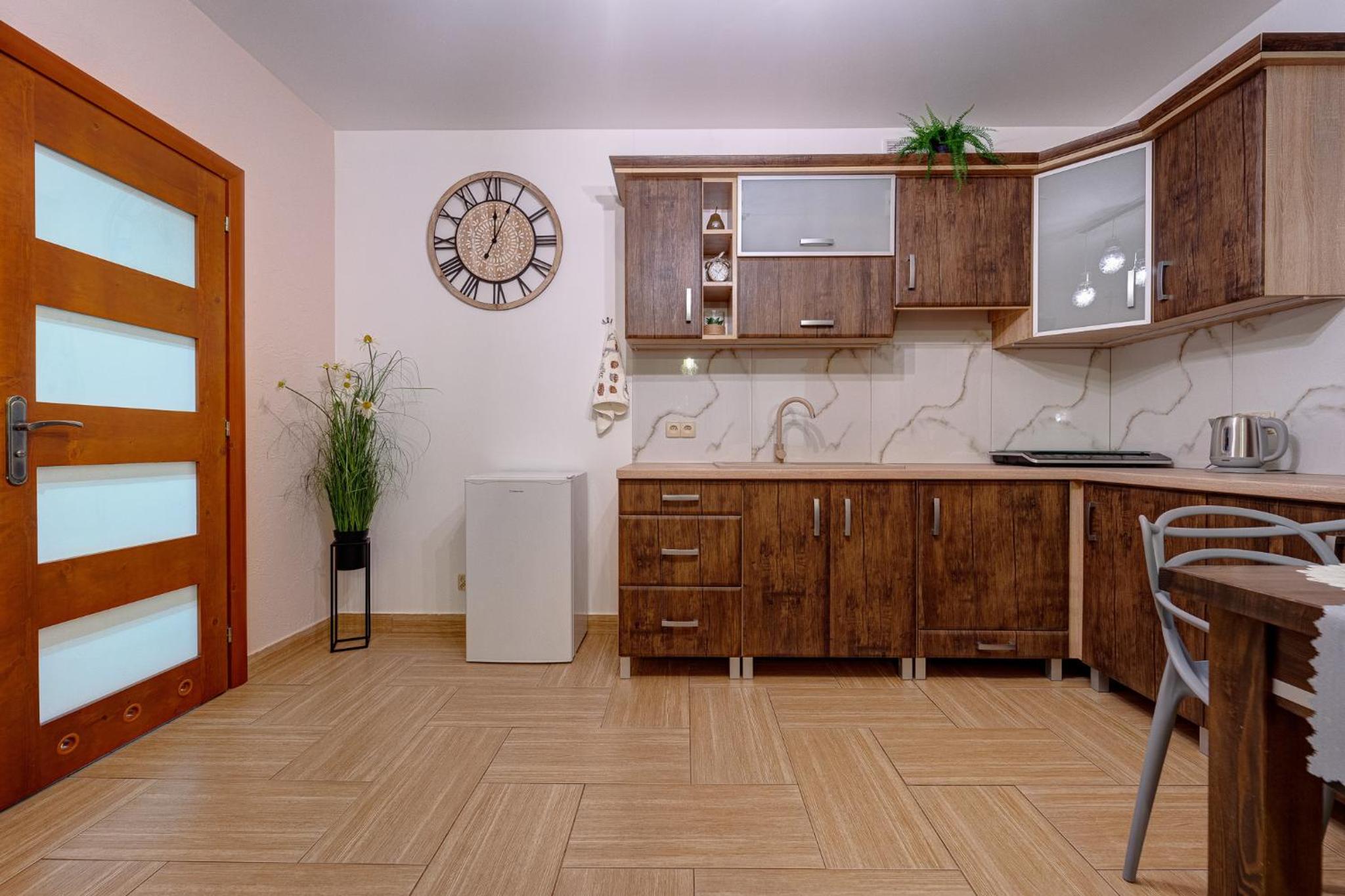 One-Bedroom Apartment - Photo 2