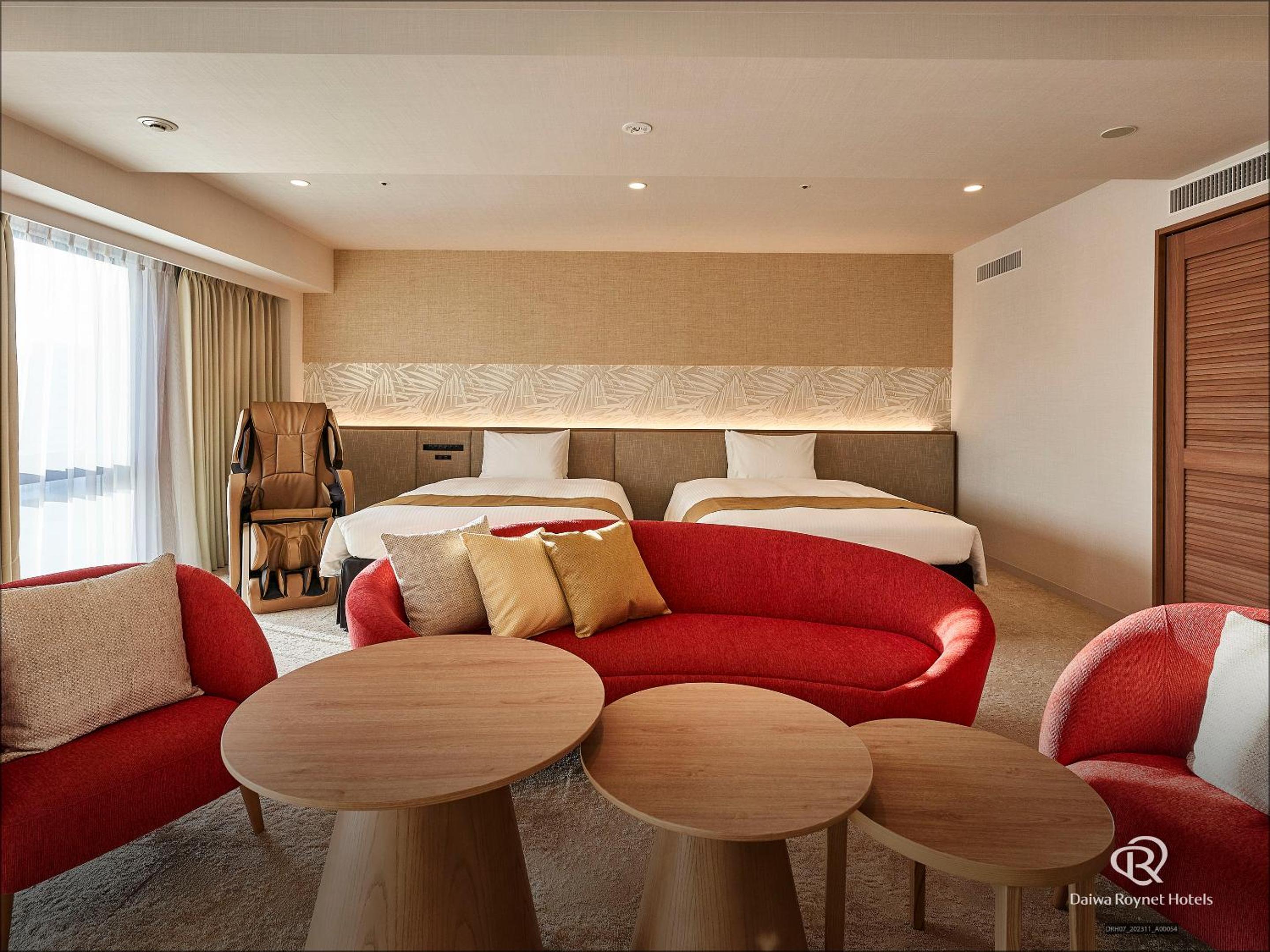 Junior Suite (4 Adults) - Non-Smoking