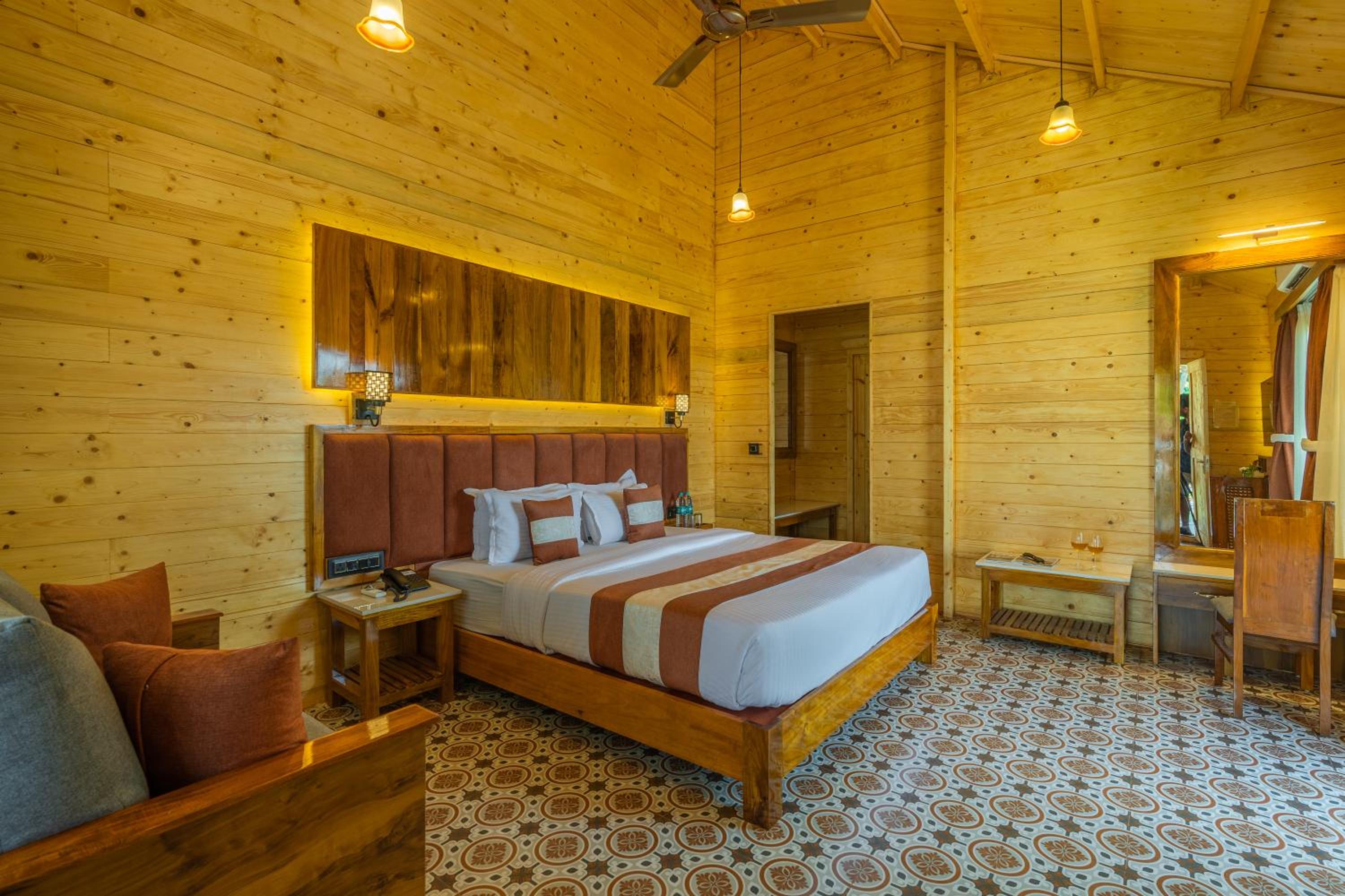 Royal Sea View Suite With Jacuzzi  10% Discount on Food & Beverages - 2+1 Happy Hours offer photo 1