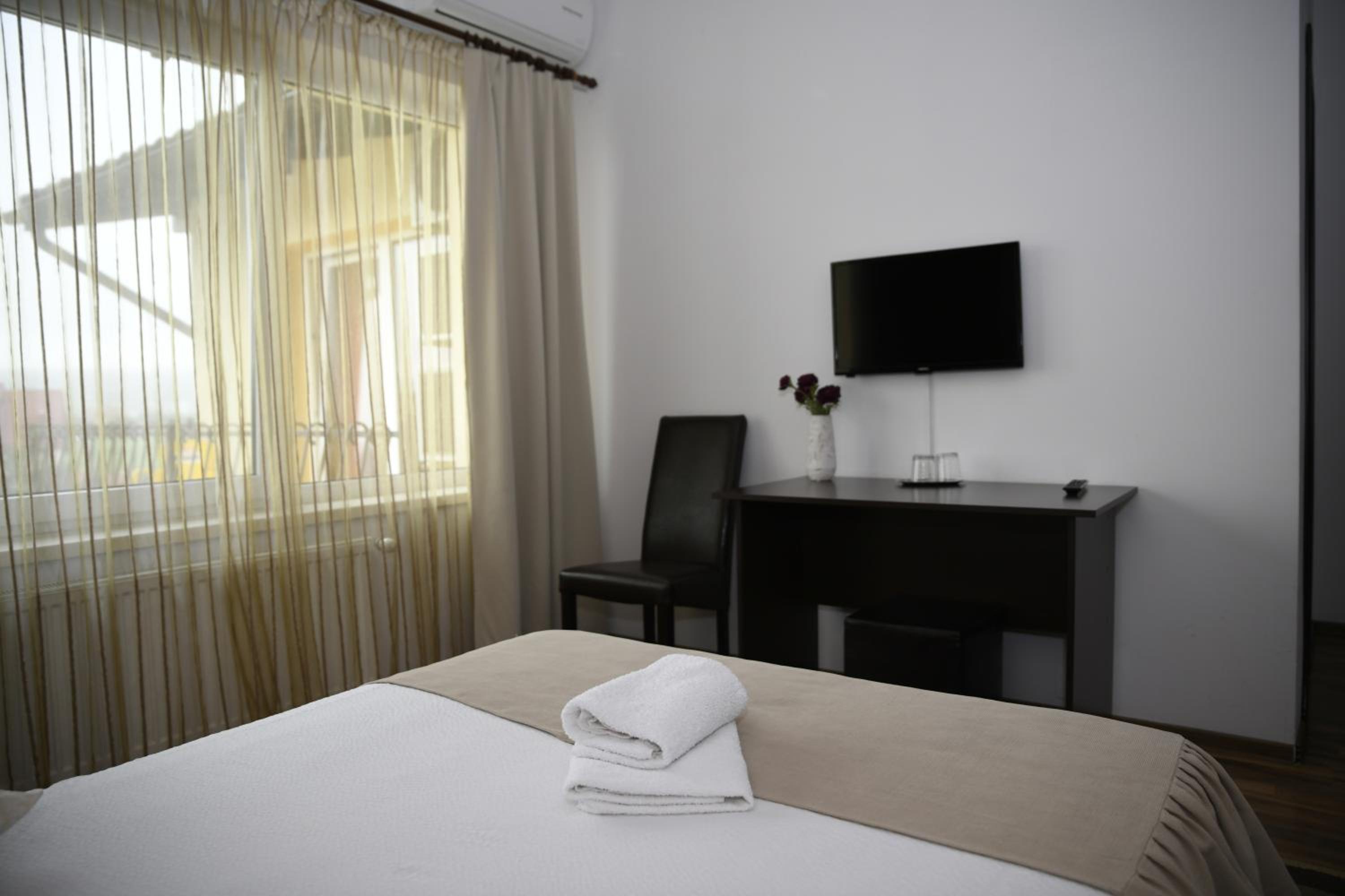 Standard Triple Room - Photo 3