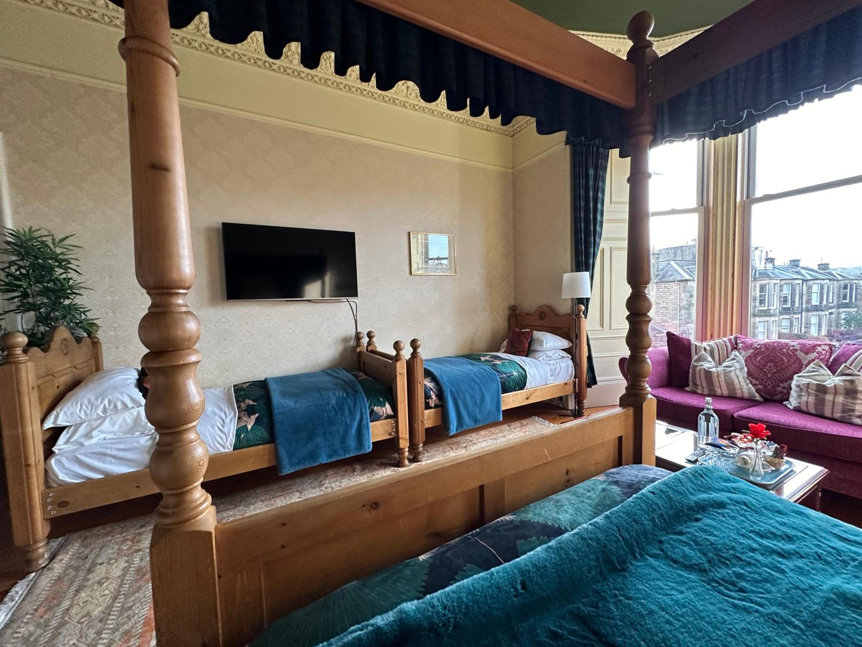 Family Room - Photo 2