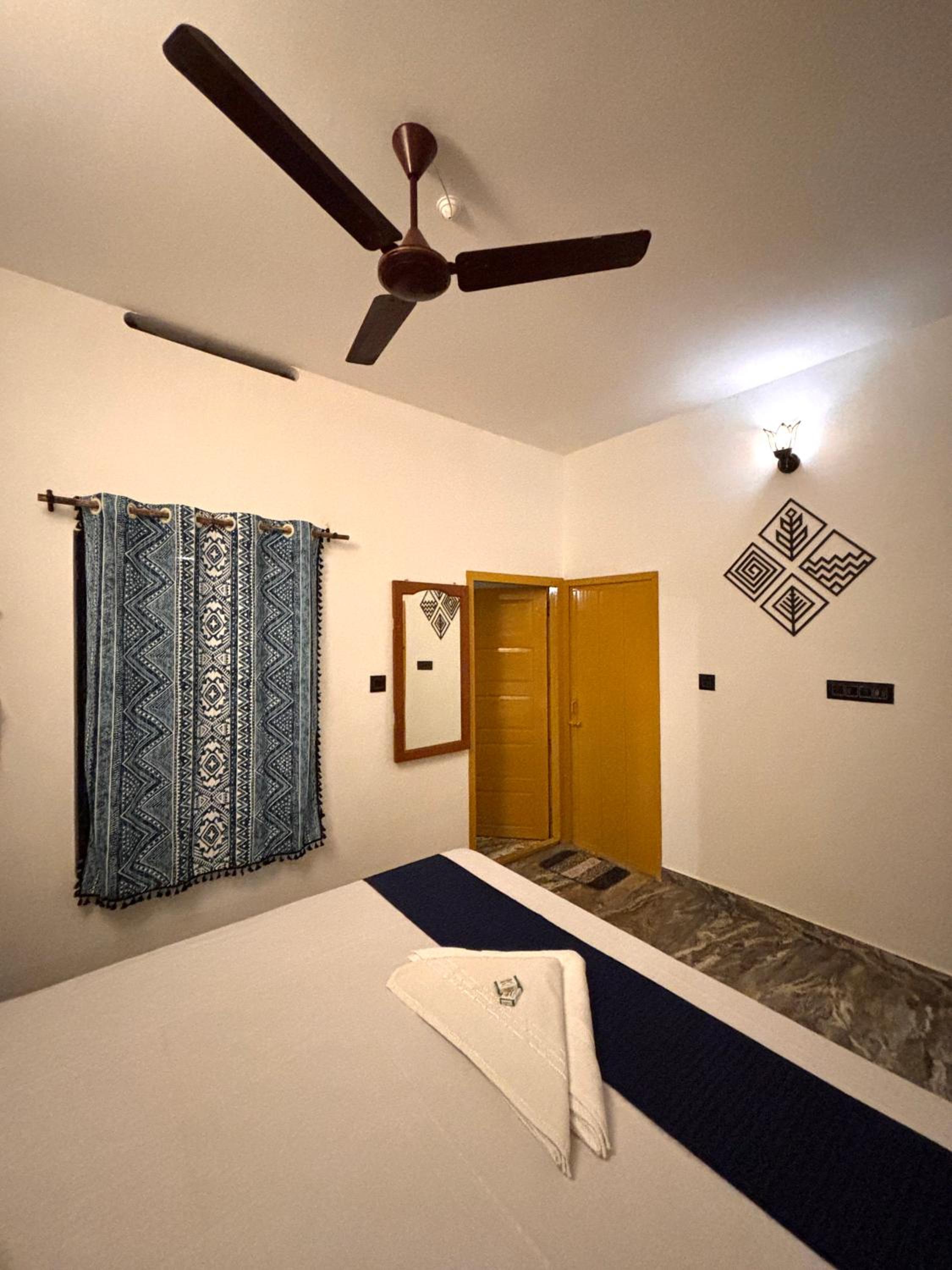 Standard Double Room with Fan photo 1