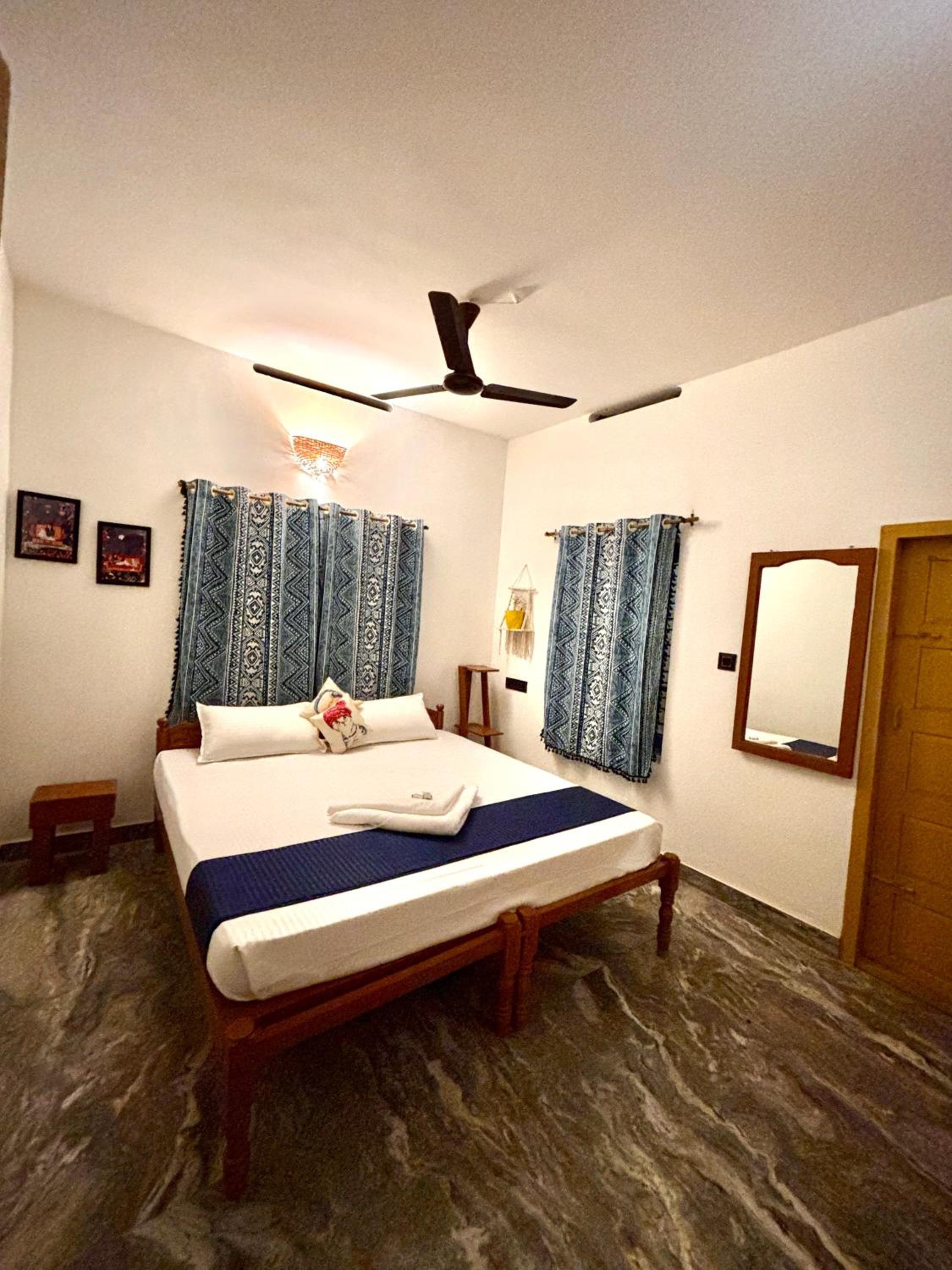 Standard Double Room with Fan photo 2