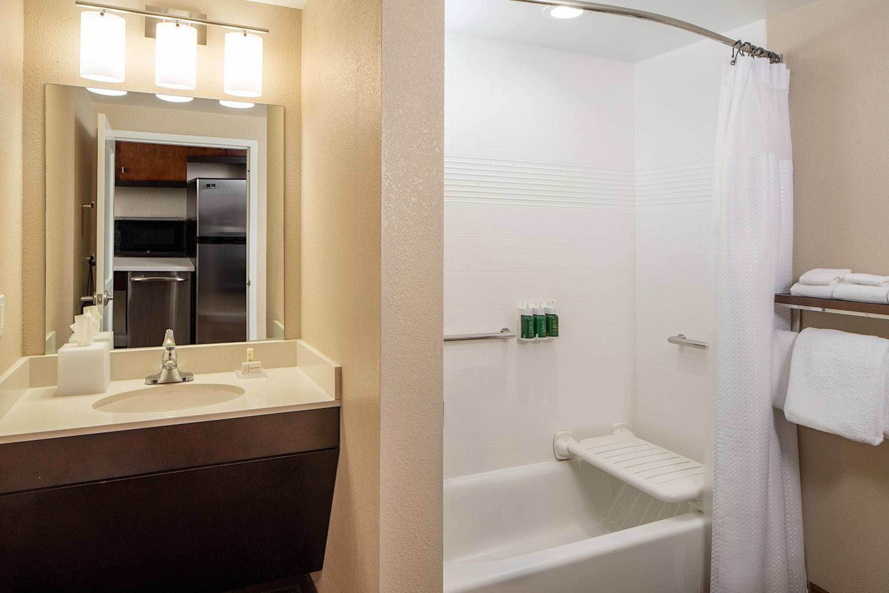 Studio with Two Queen Beds and Roll-In Shower - Mobility and Hearing Accessible photo 3