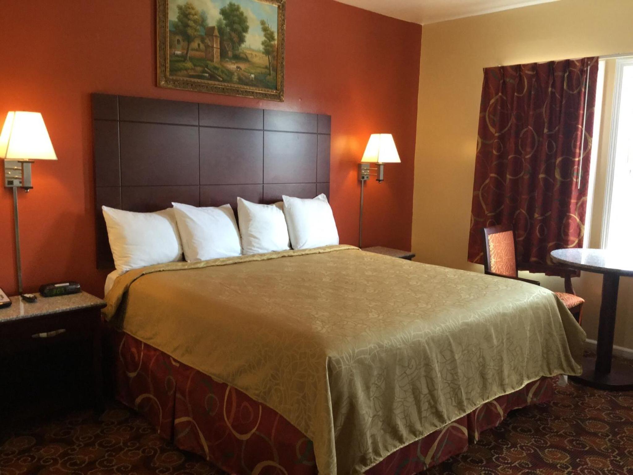 Deluxe King Room - Non-Smoking