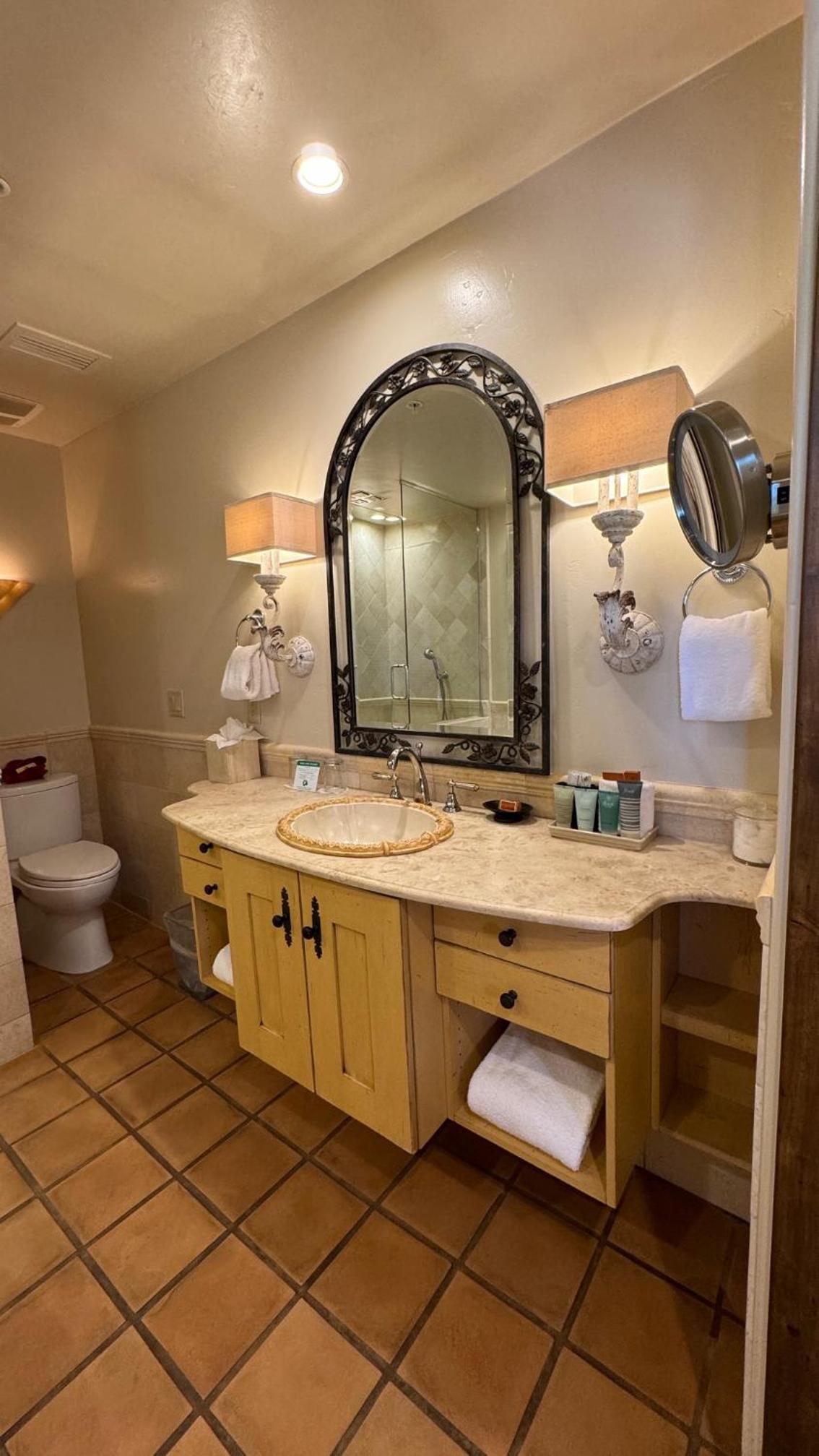Moondance - Deluxe King Room with View - Photo 2