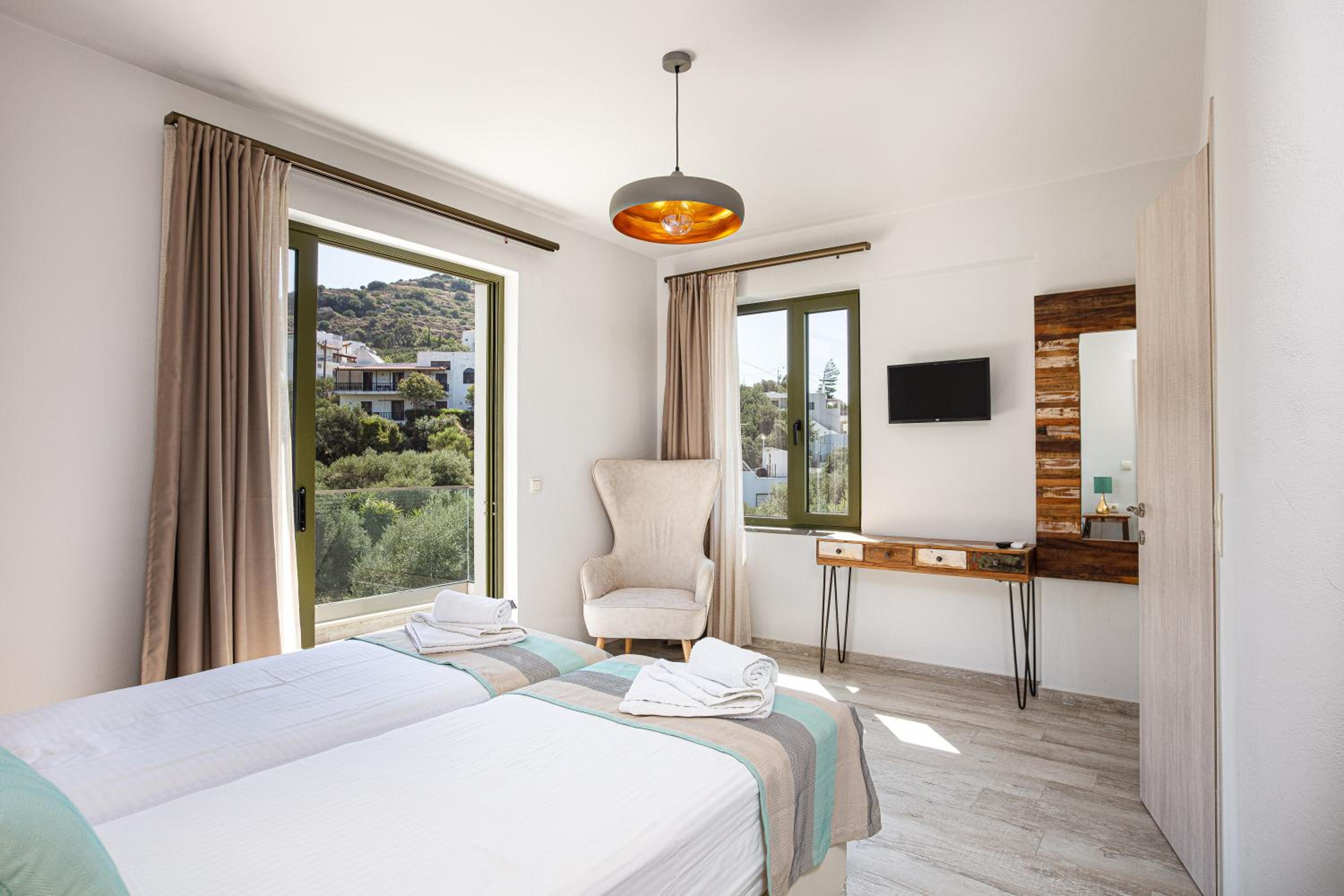 Three-Bedroom Villa photo 1