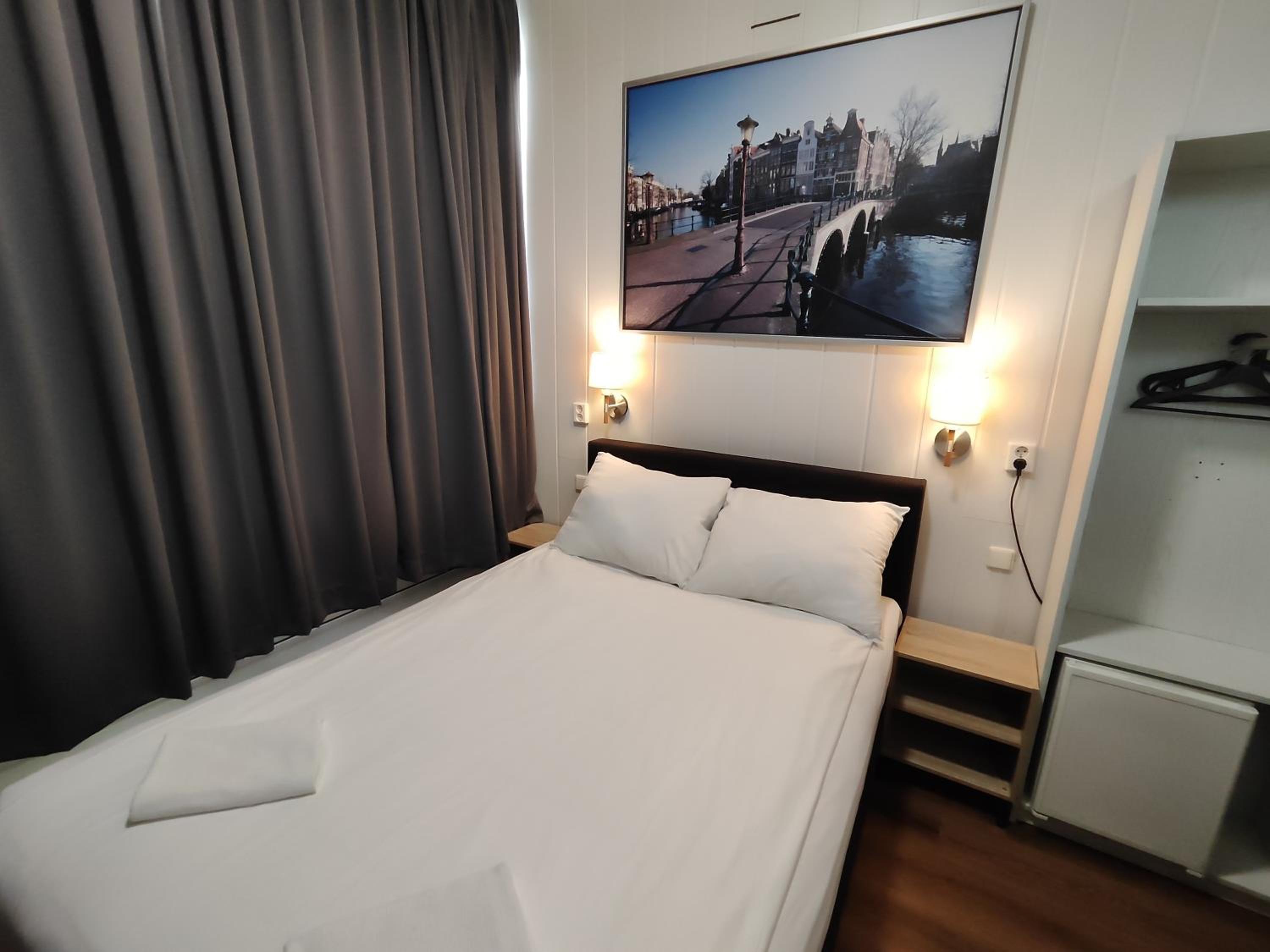 Economy Double Room with Shared Bathroom and Toilet photo 3