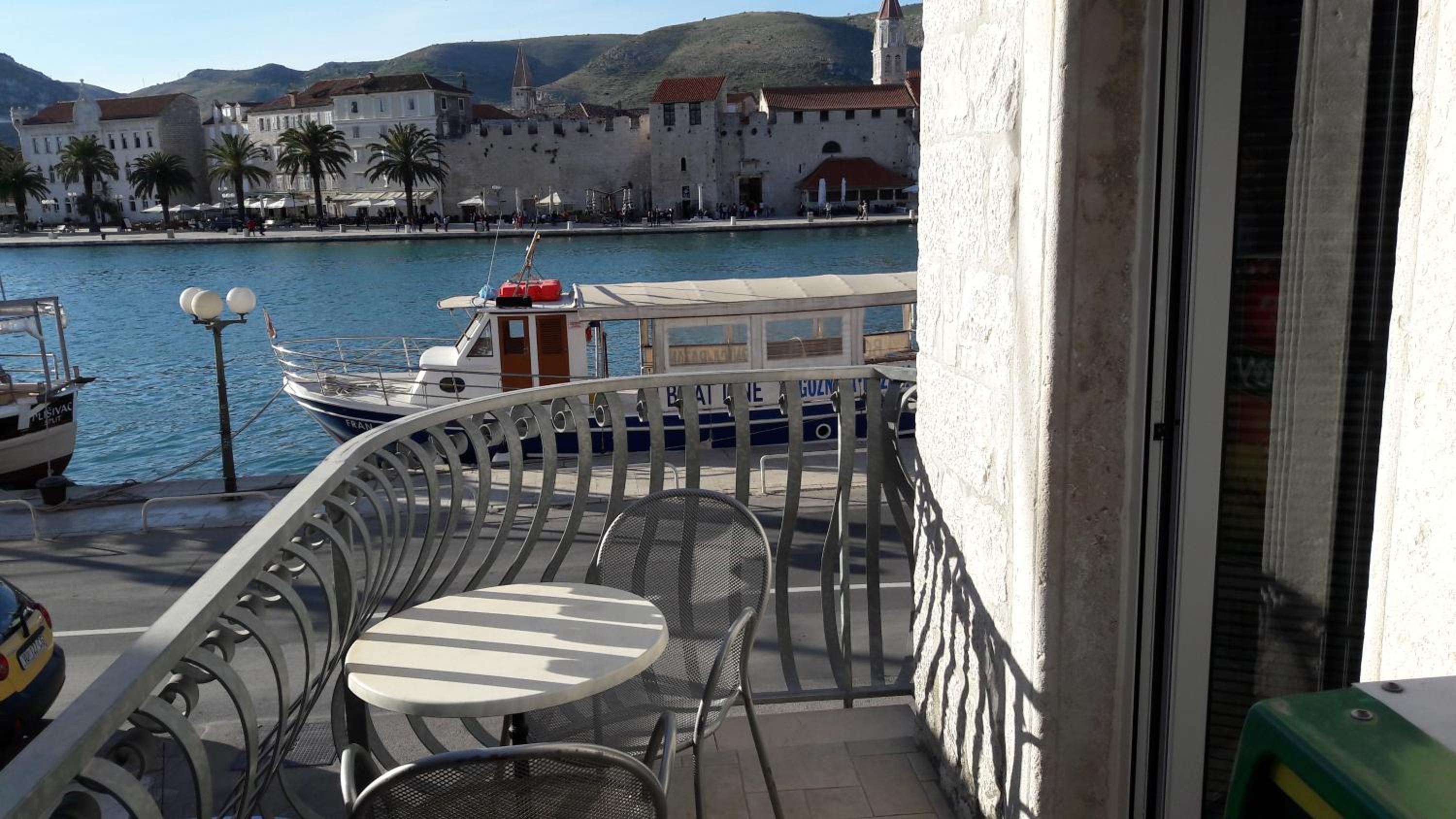 Double Room with Balcony and Sea View - Photo 6