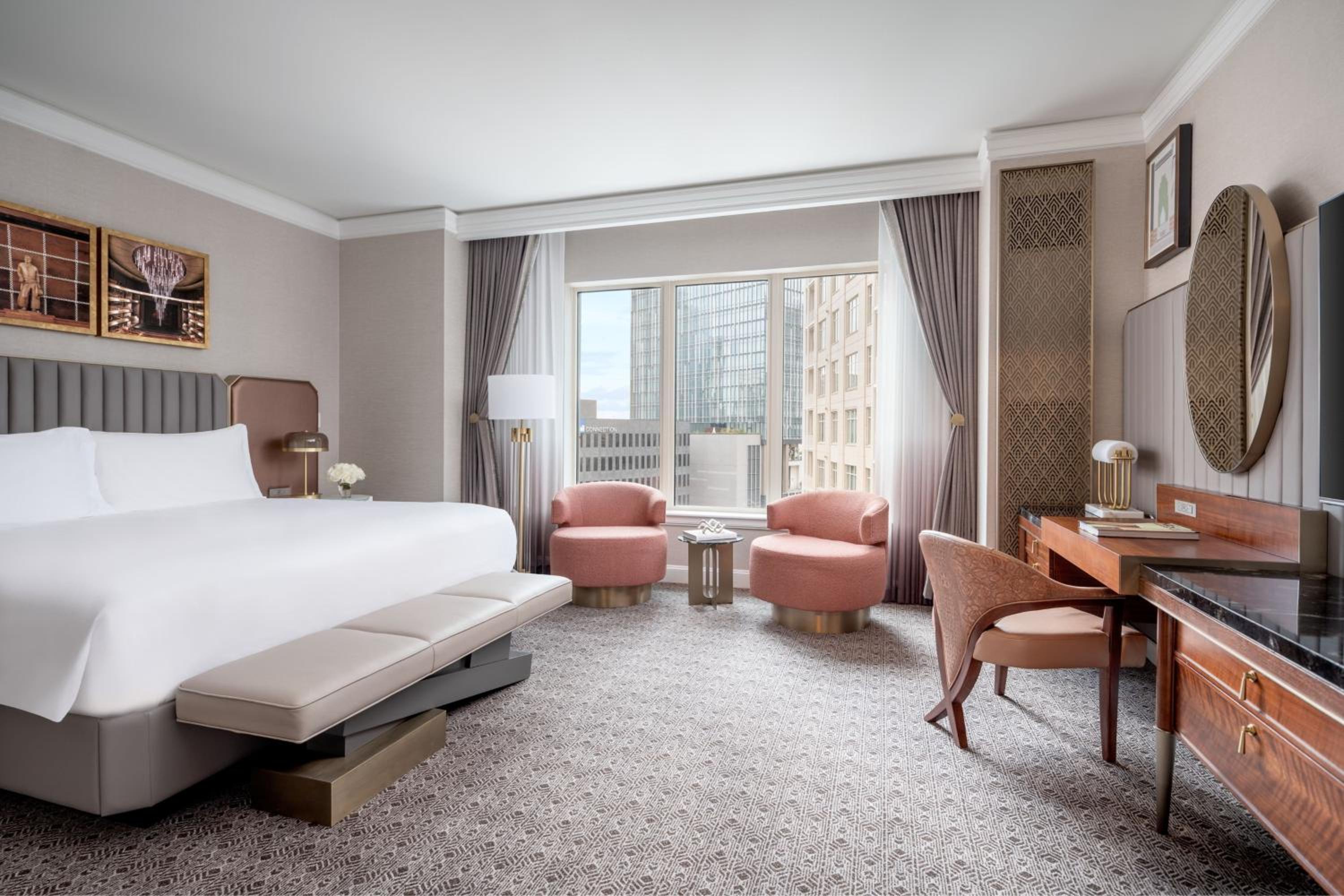 Deluxe King Room - Photo 4
