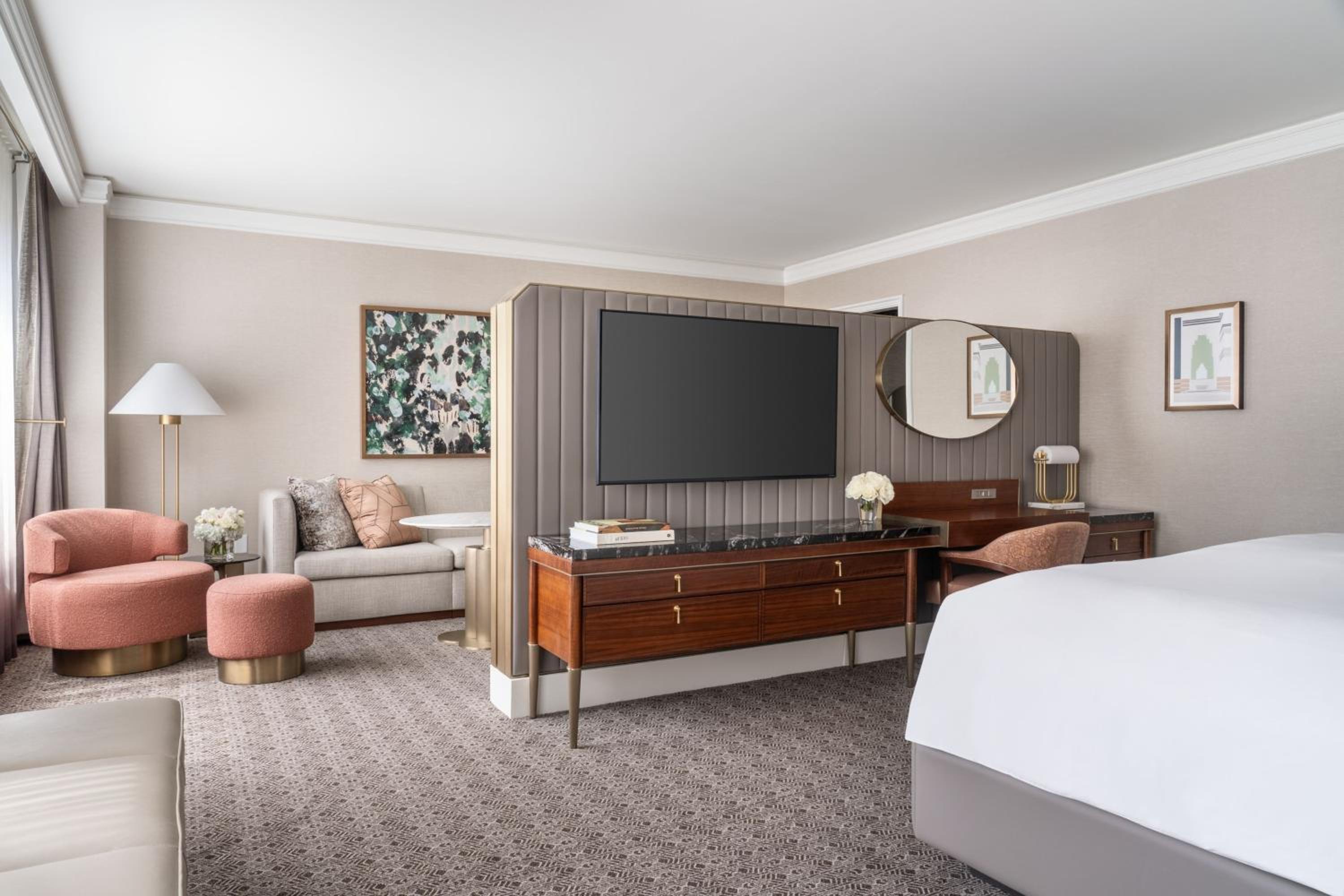 One-Bedroom King Suite with Sofa Bed - Photo 3