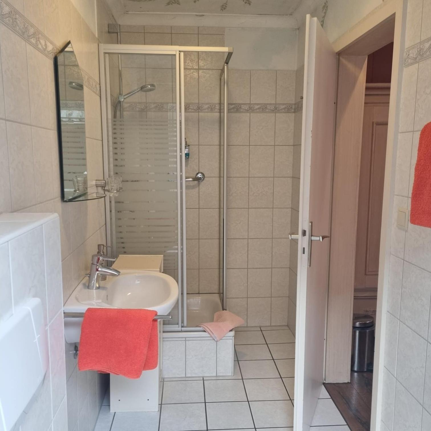 Twin Room with Bathroom photo 3