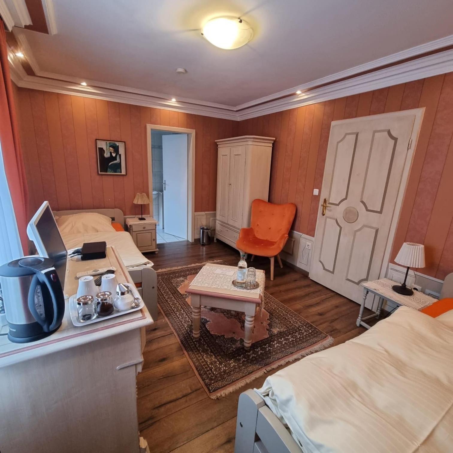Twin Room with Bathroom photo 1