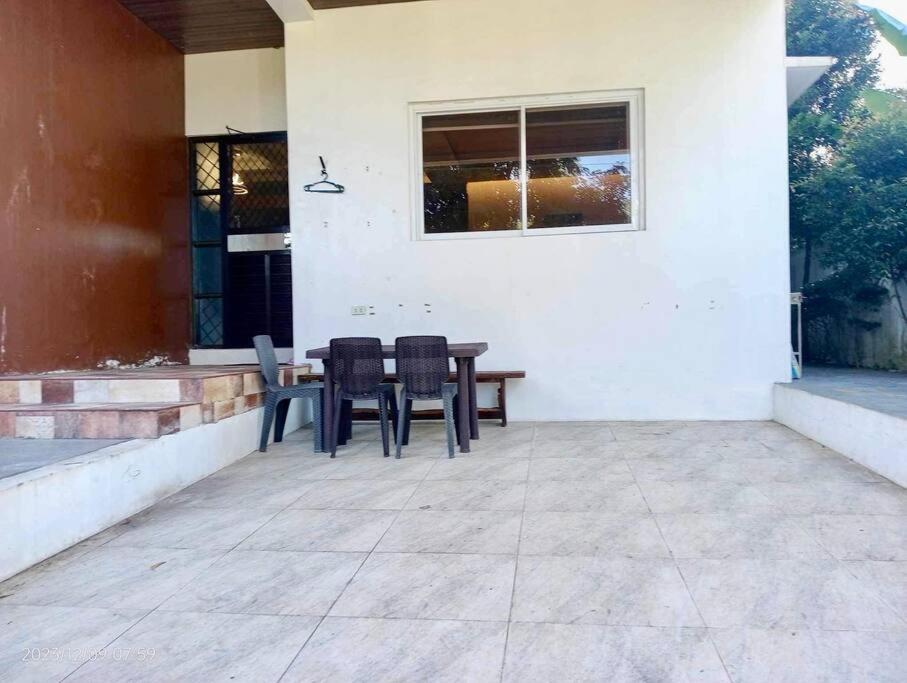 Three-Bedroom House photo 3