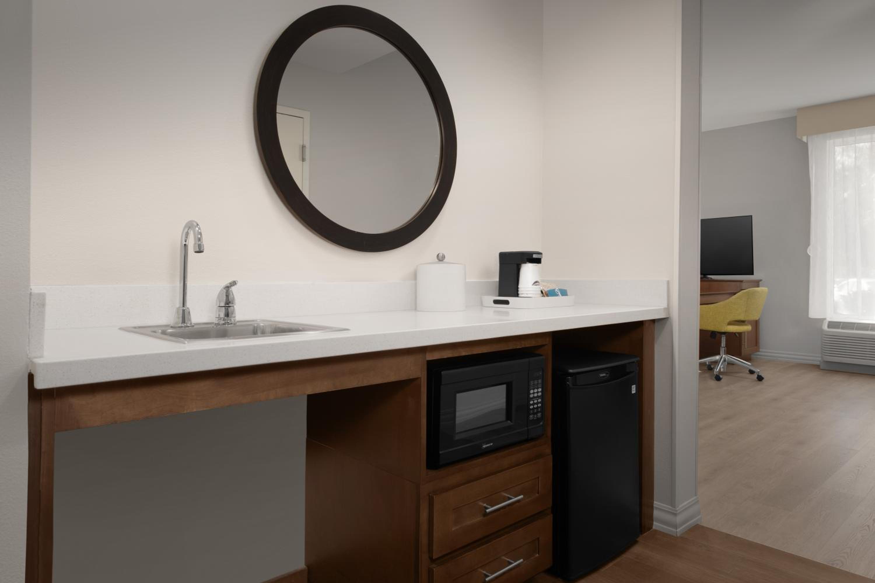 King Studio Suite - Non Smoking photo 2