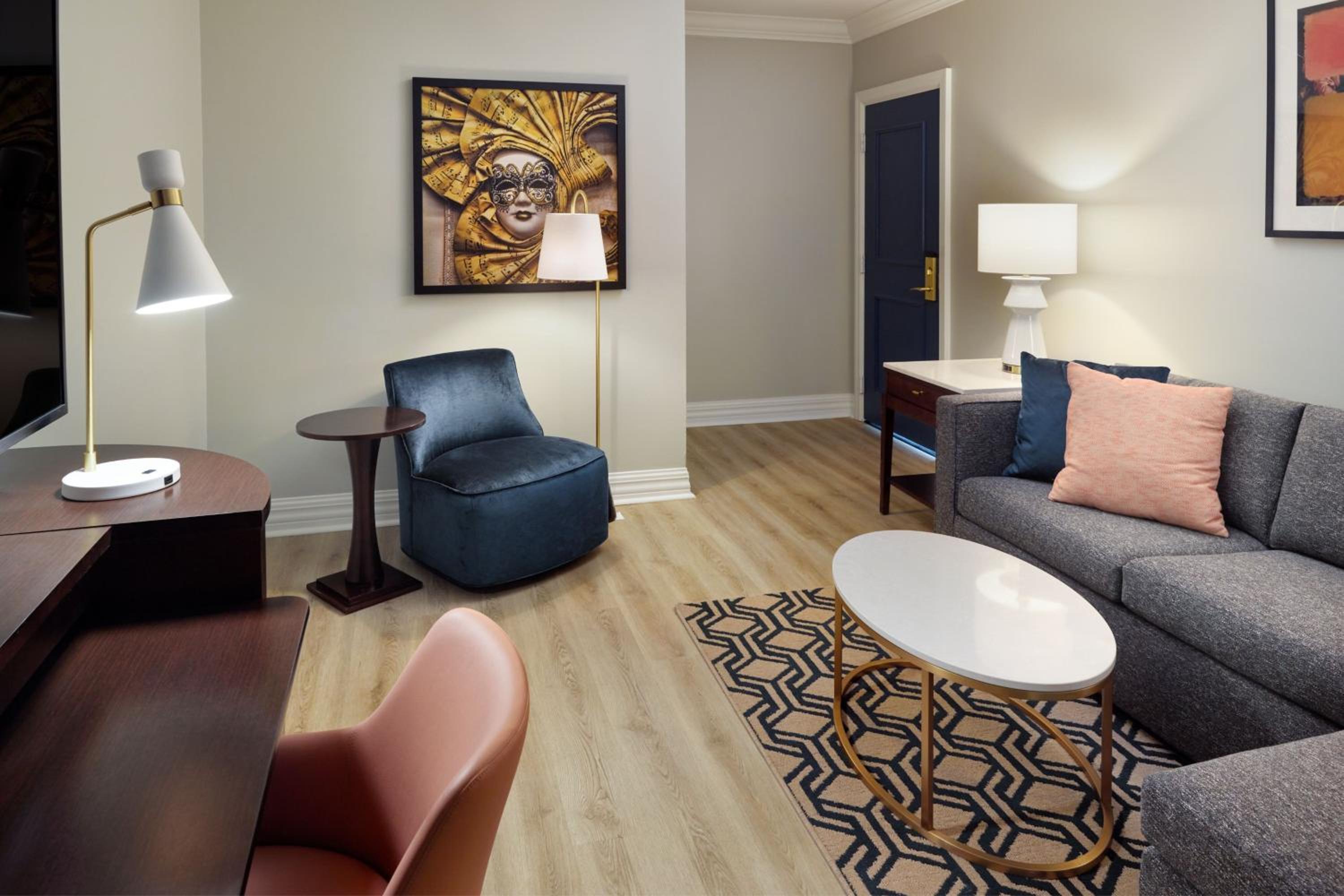 Large One-Bedroom King Suite with Sofa Bed - Photo 6