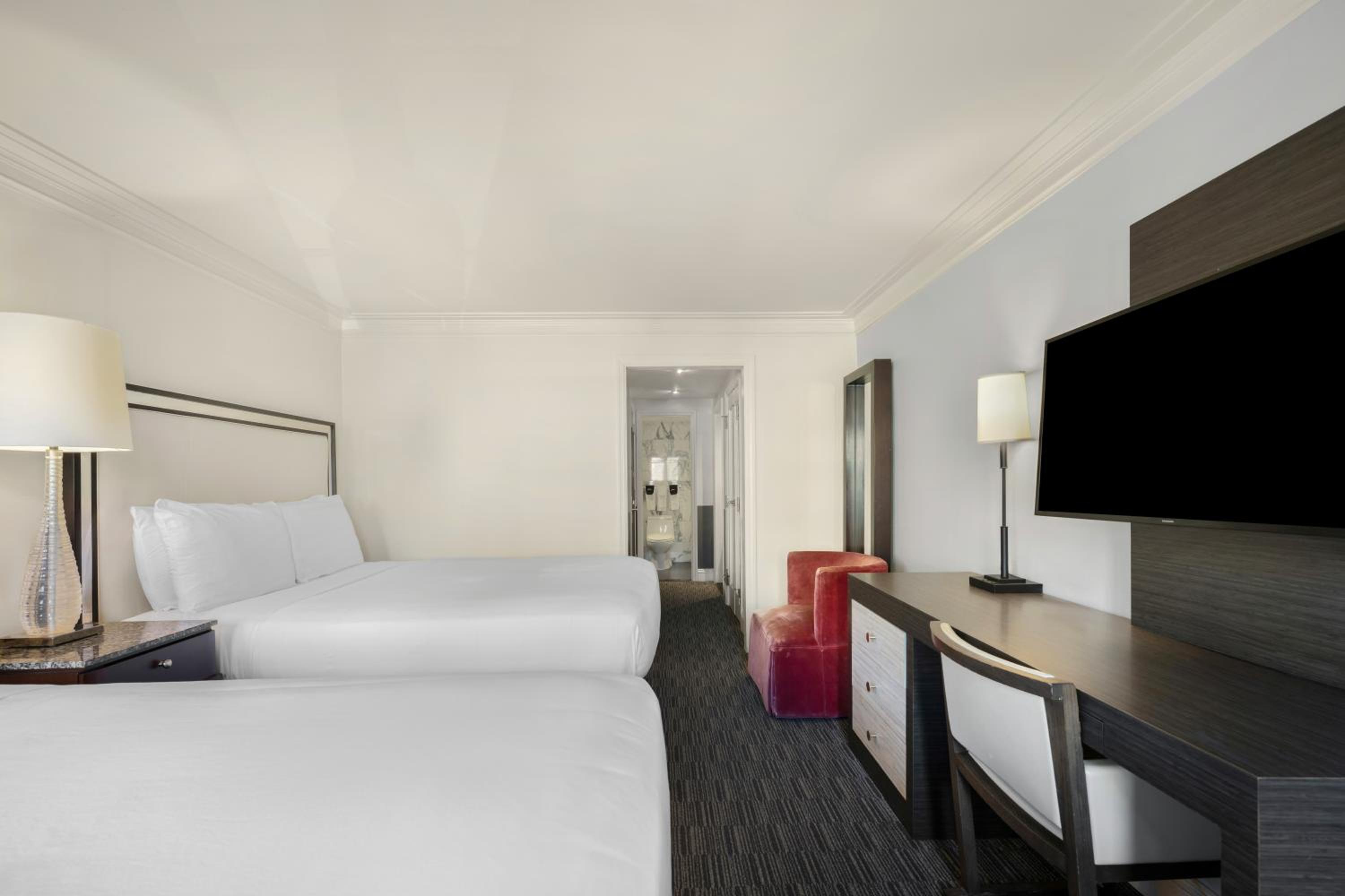 Superior Double Room with Two Double Beds - Photo 4