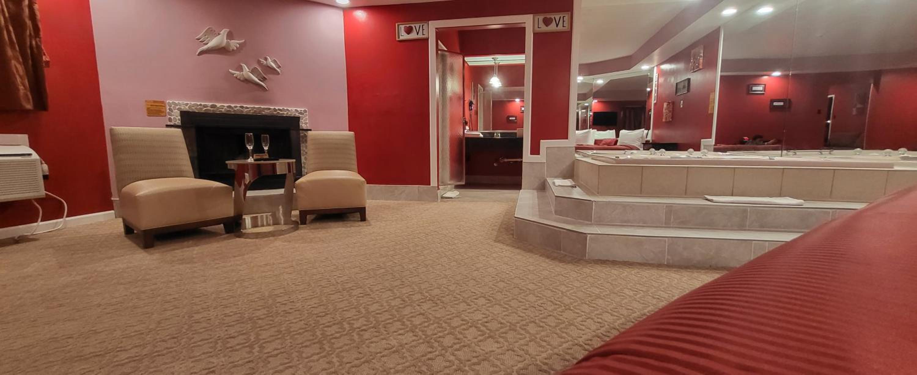 Superior King Suite - Photo 8