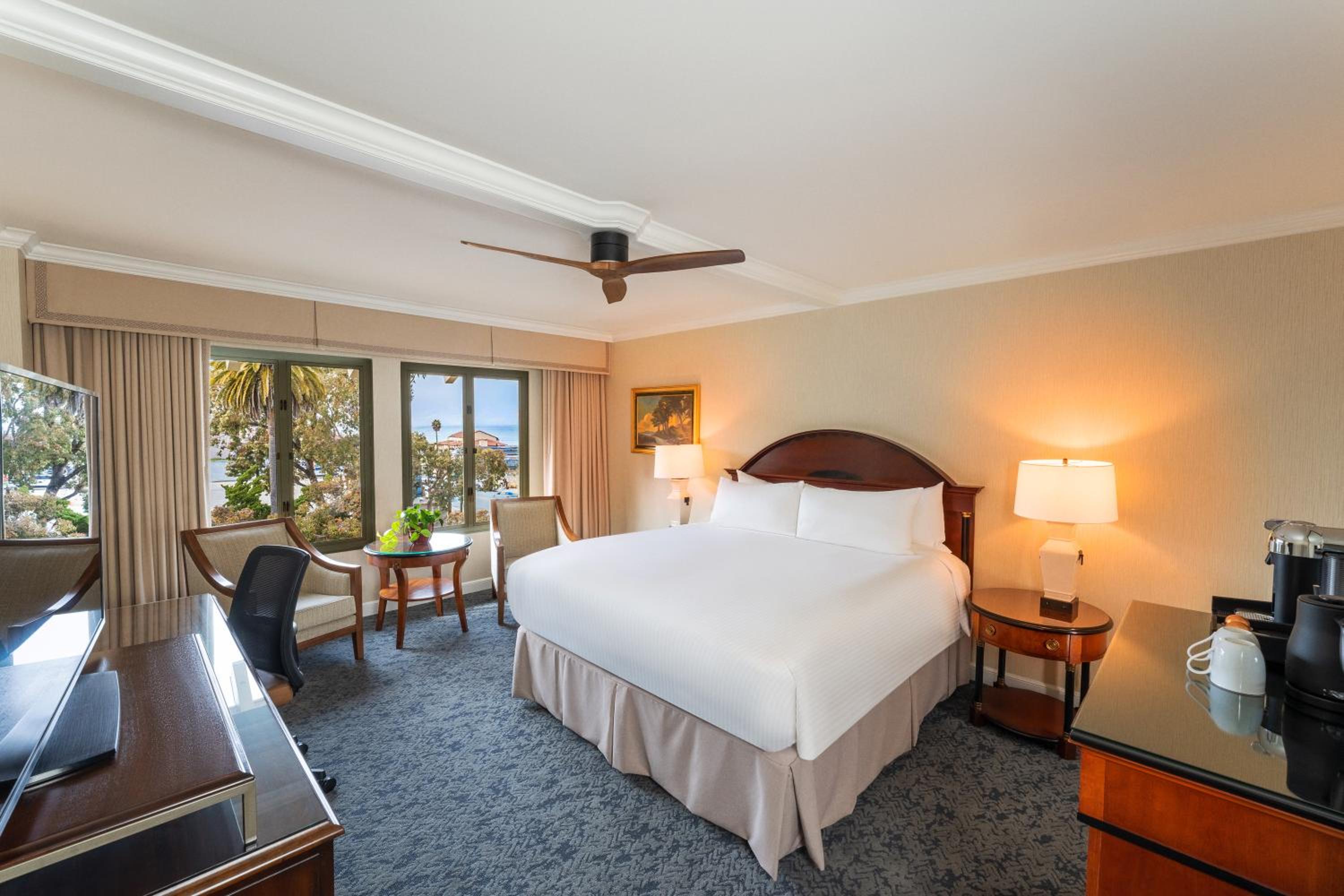 Inland View Room with King Bed - Photo 2