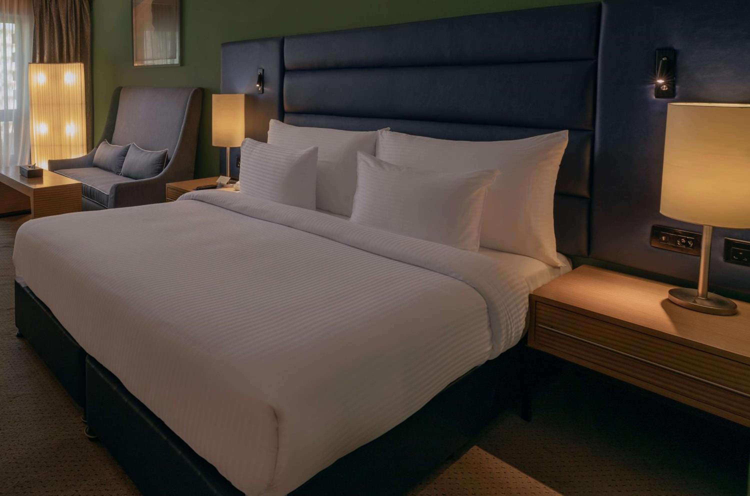 Executive Room - Photo 7